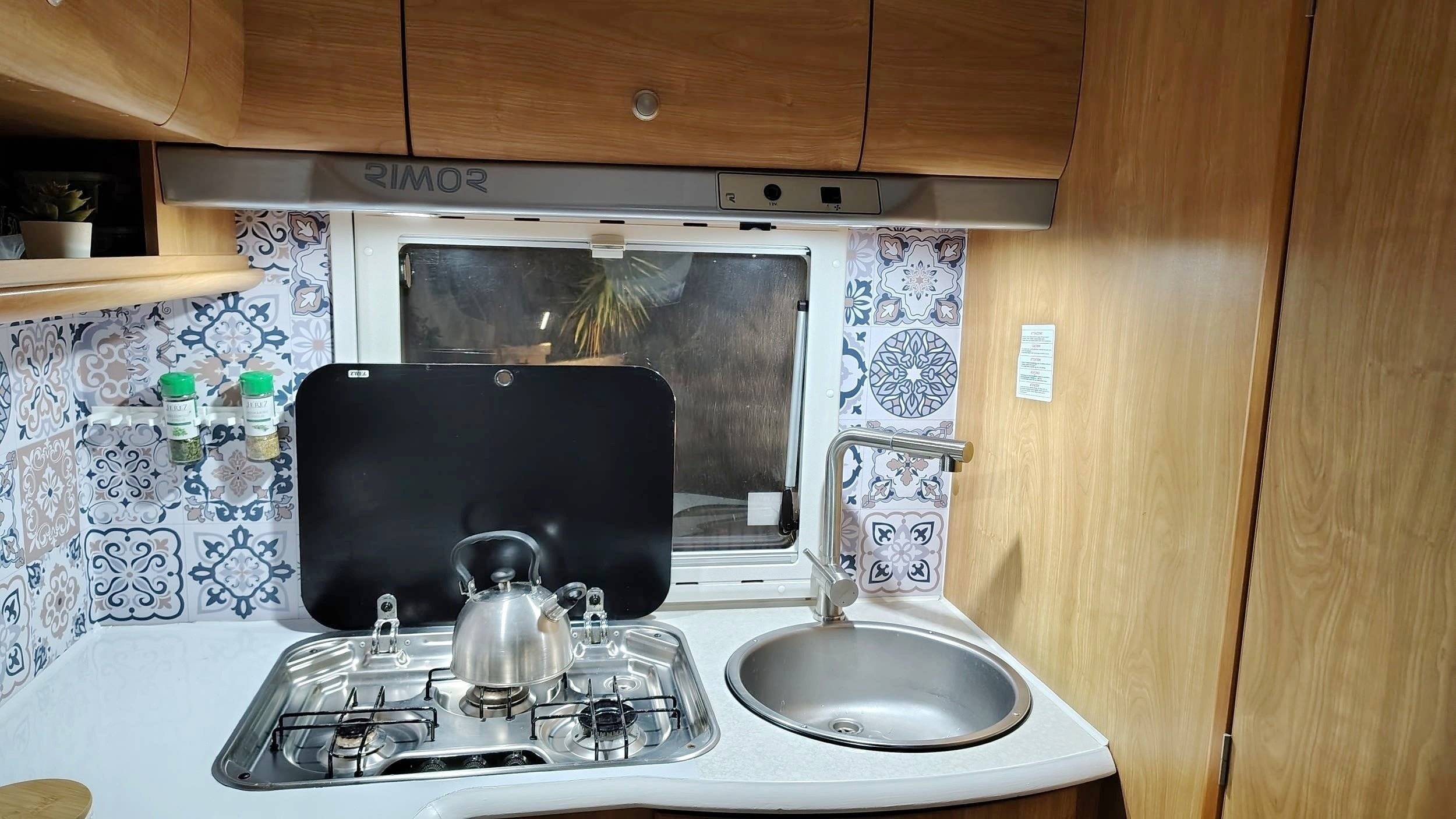 Plazas en cama Ford Transit 2,5 td - Yescapa