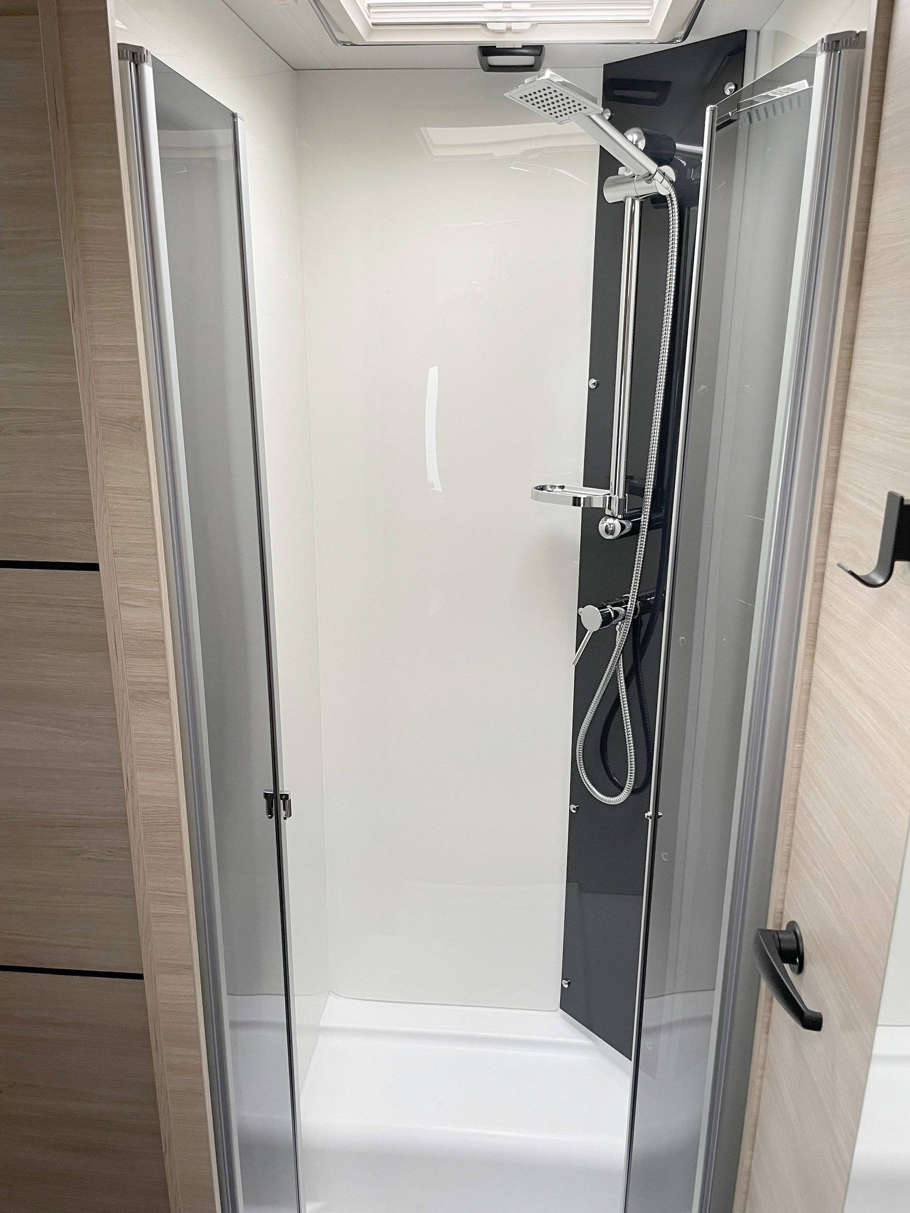 Challenger FORD TRANSIT