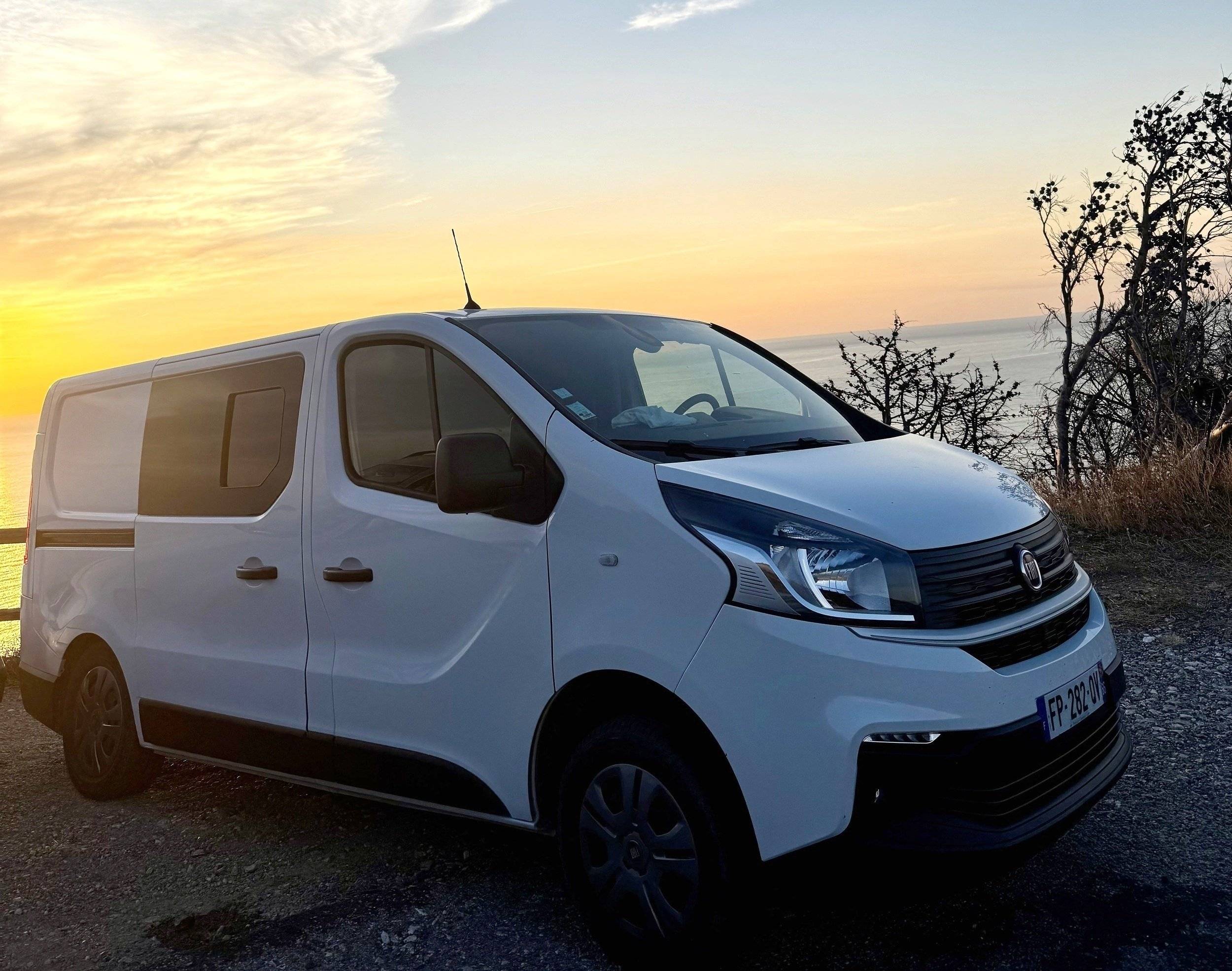 Voorkant 3/4 Fiat Talento - Yescapa