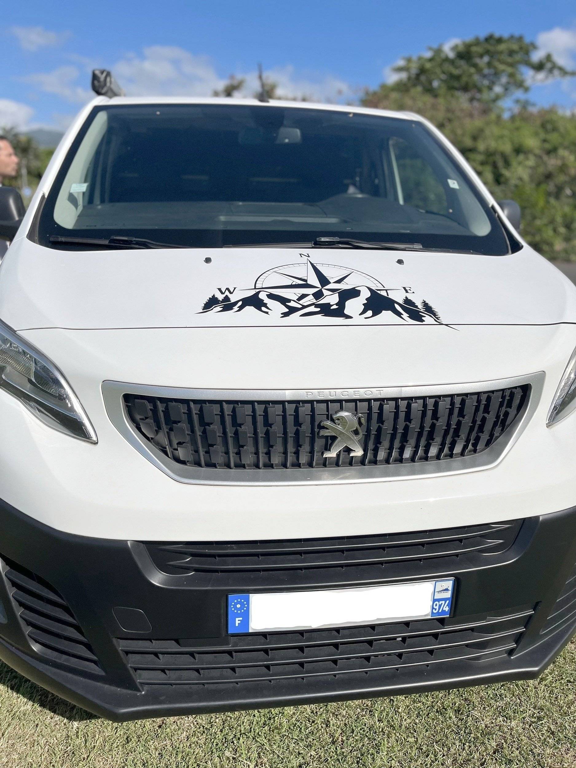 Voorkant 3/4 Peugeot - Yescapa