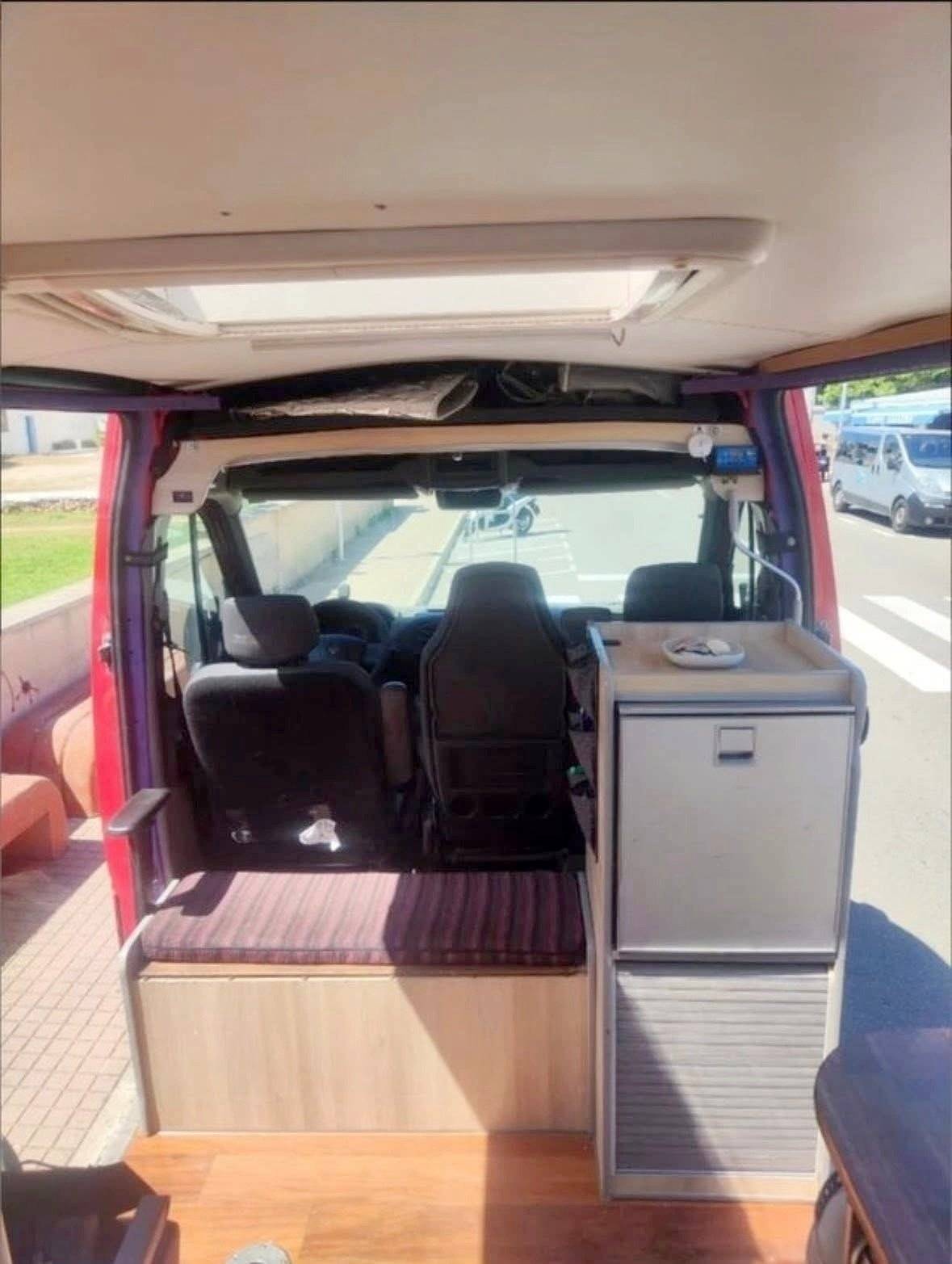 Dining Area Renault Master 2,3 l 130 ch - Yescapa