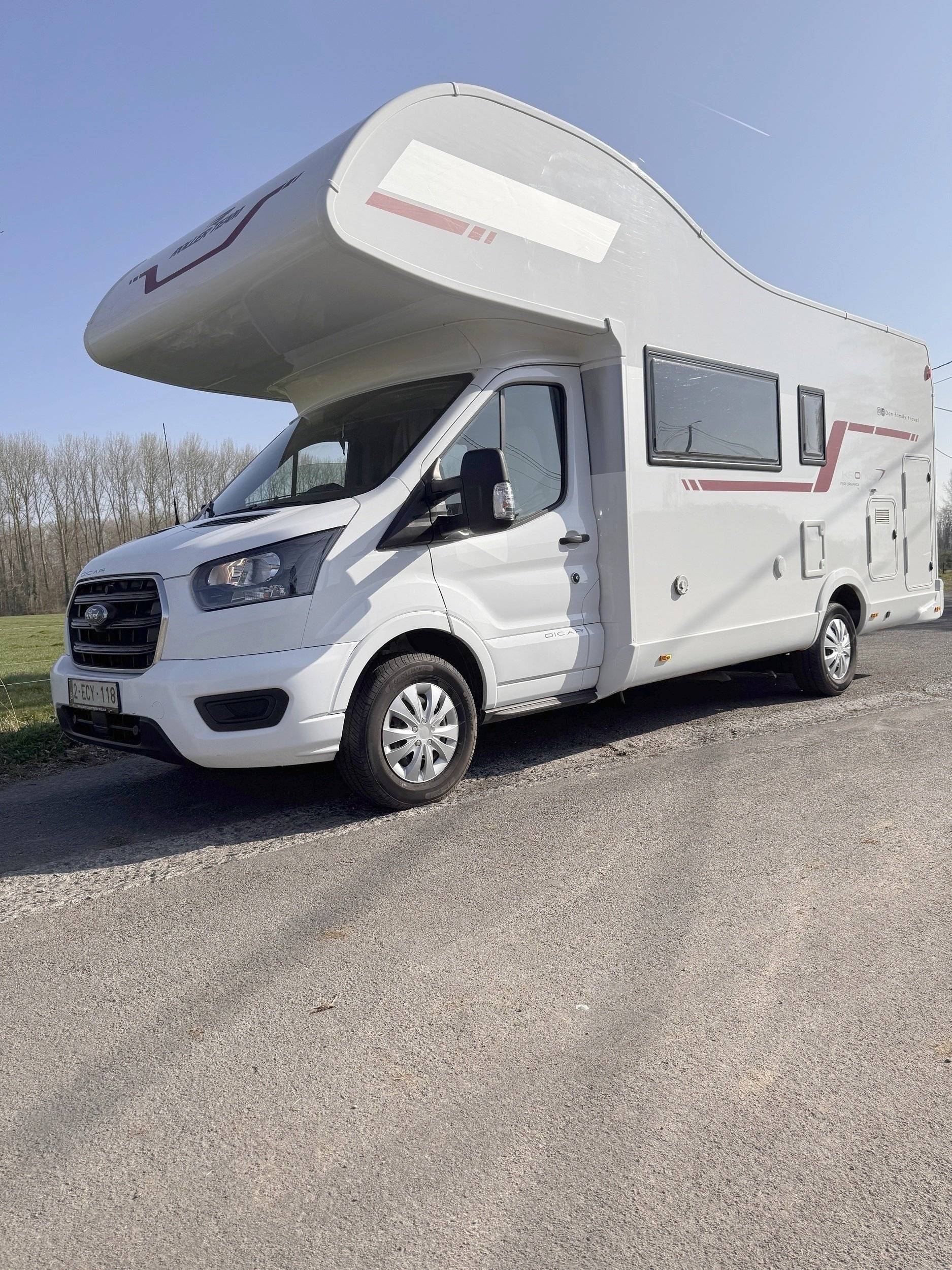 Vue avant de 3/4 Ford - Yescapa
