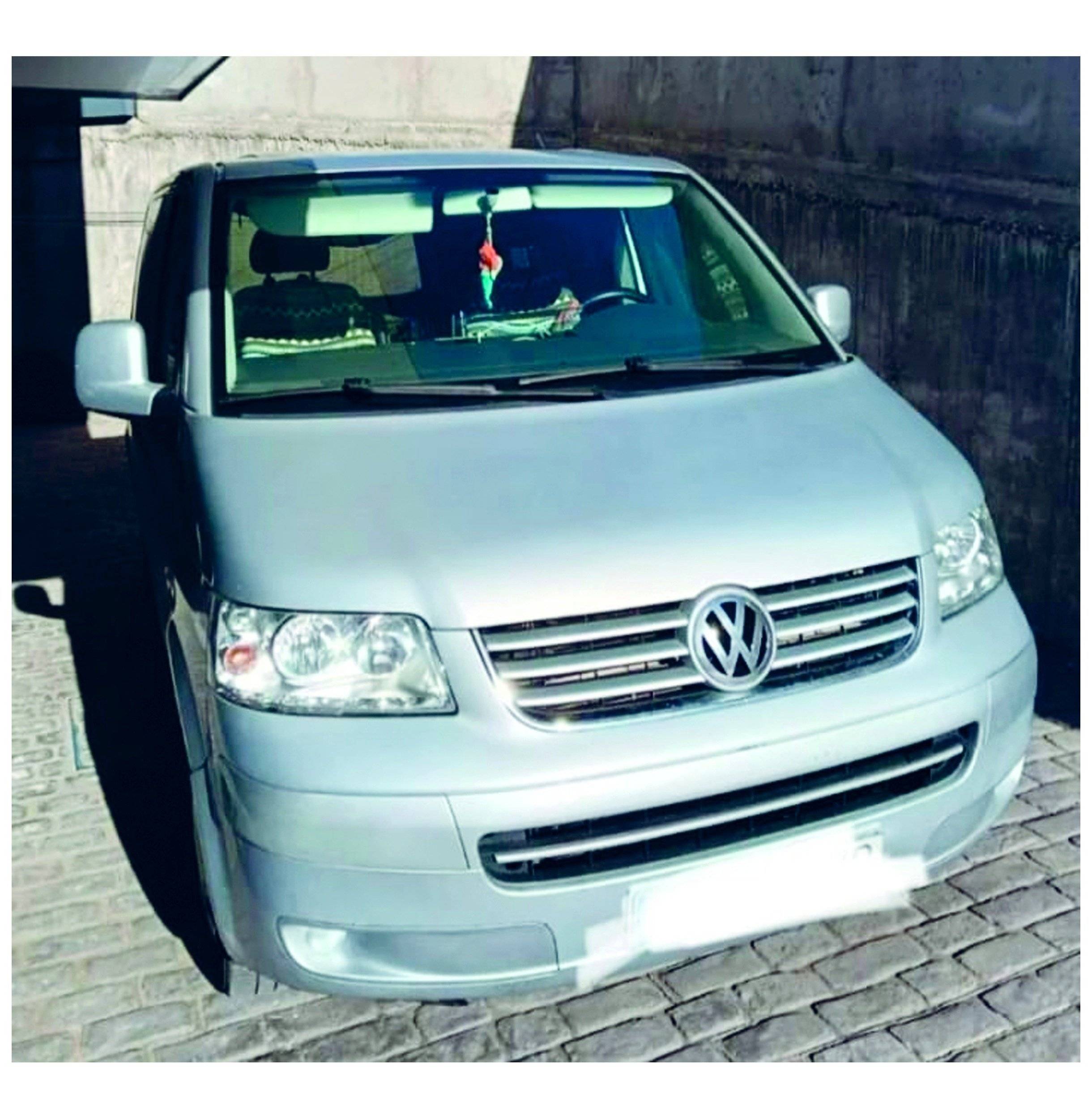 Vista del vehículo ángulo delantero Volkswagen T5 - Yescapa