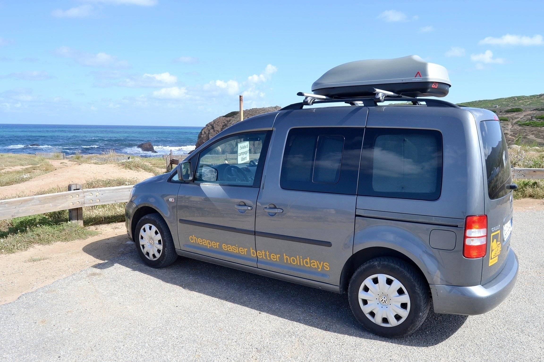 Front view from 3/4 Volkswagen Caddy 1,6 l 75 ch - Yescapa
