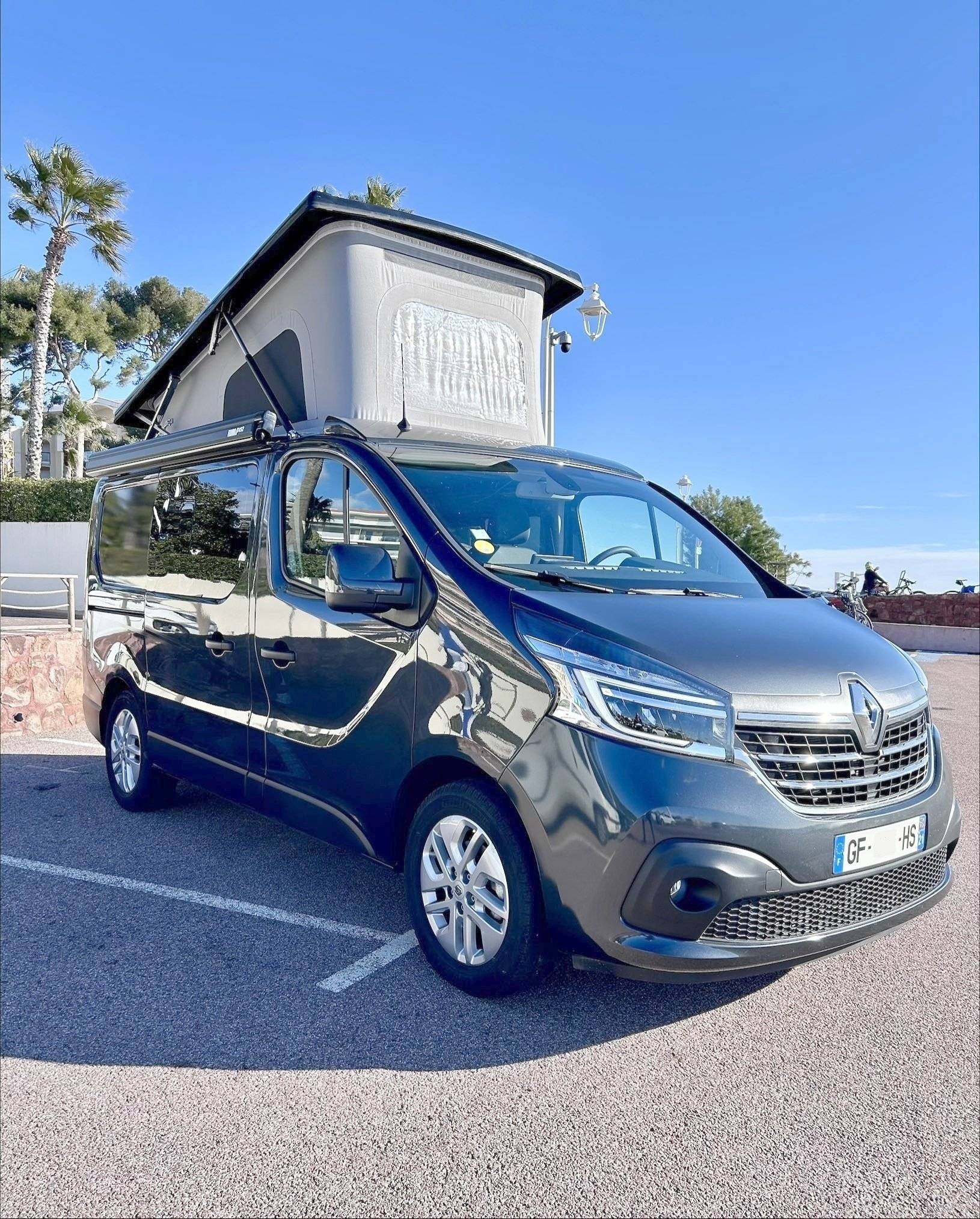 Voorkant 3/4 Renault Renault trafic cm font t vendome - Yescapa