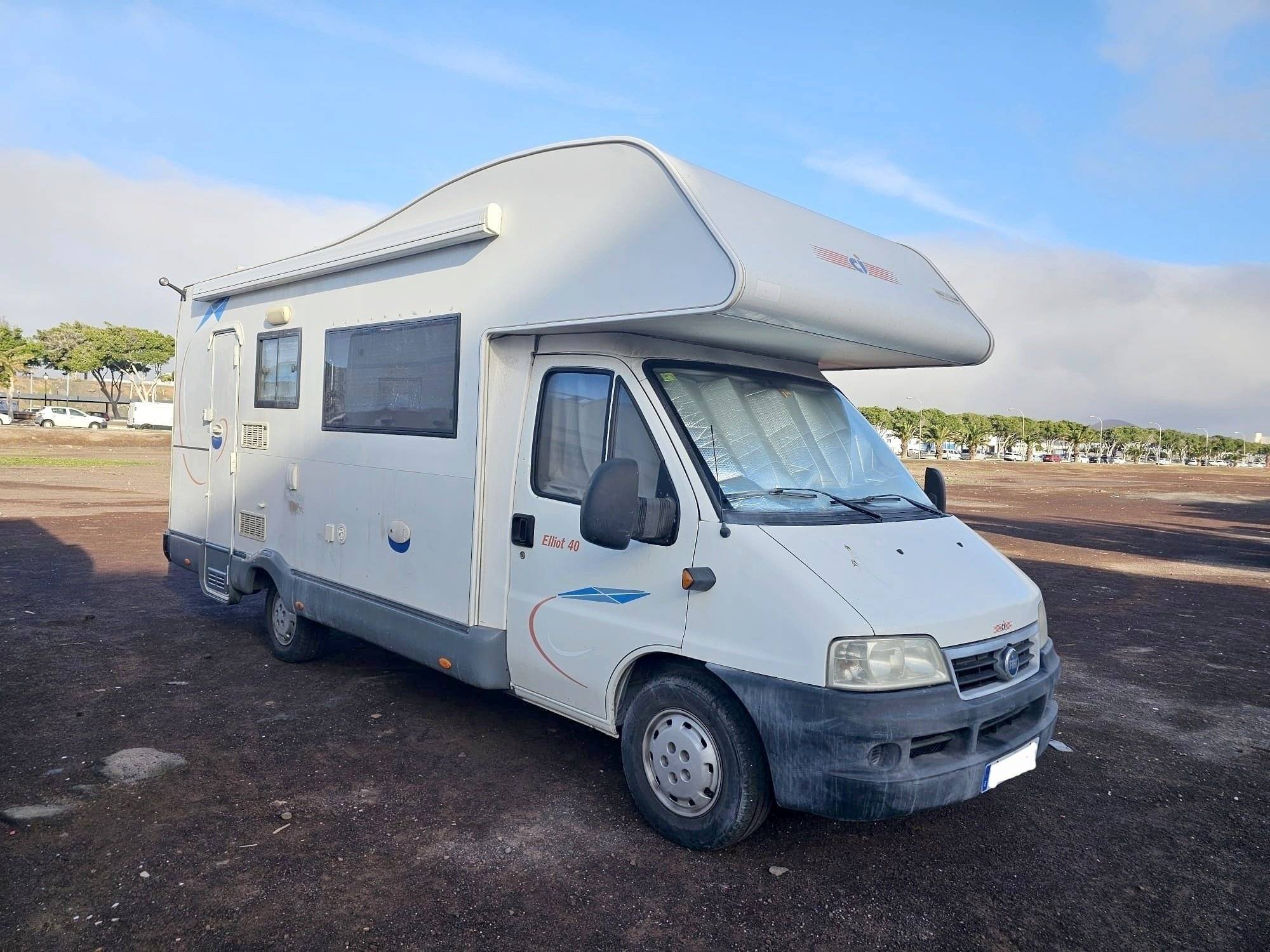 Front view from 3/4 Fiat Fiat - Yescapa