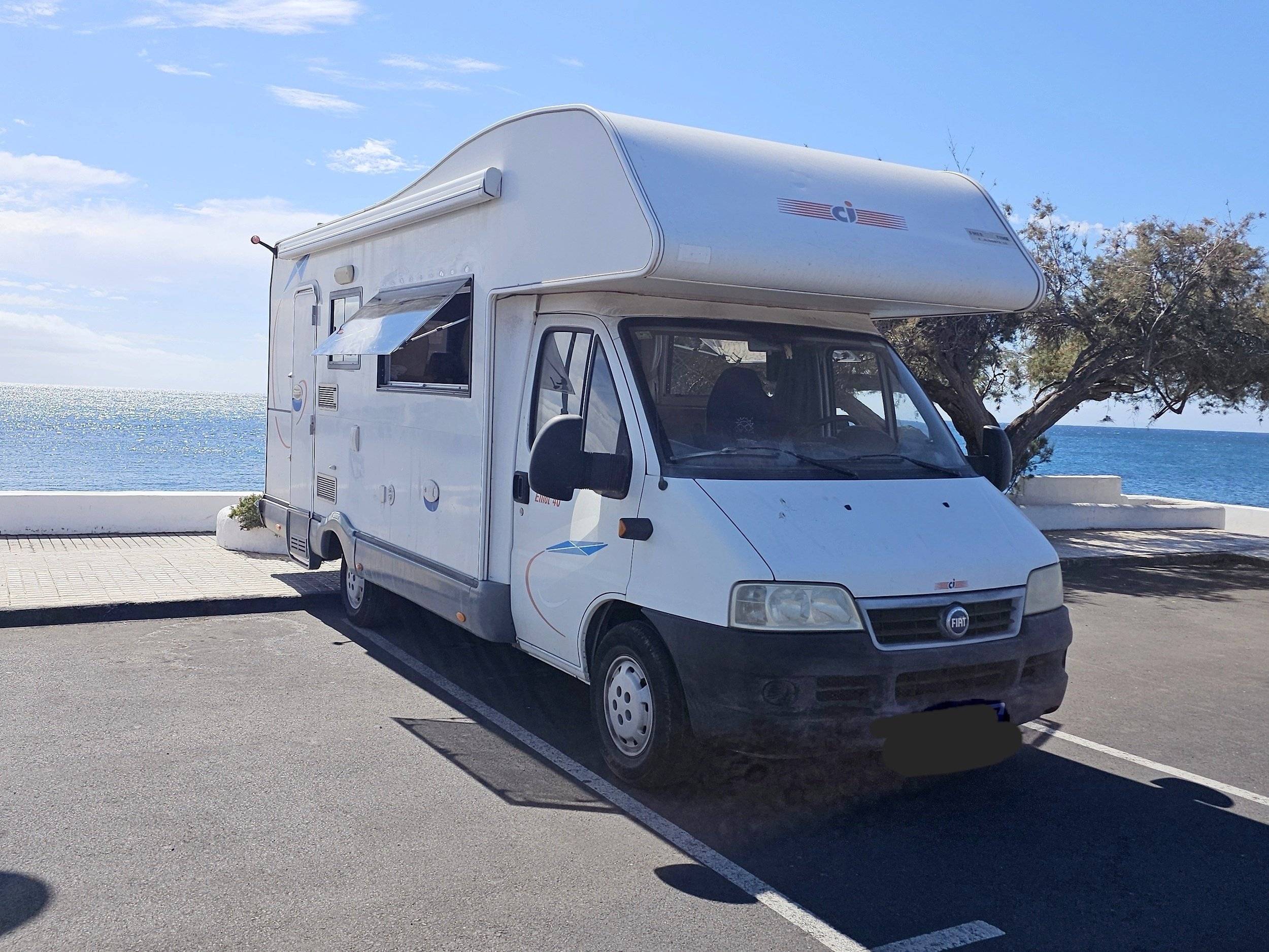 Front view from 3/4 Fiat Fiat - Yescapa