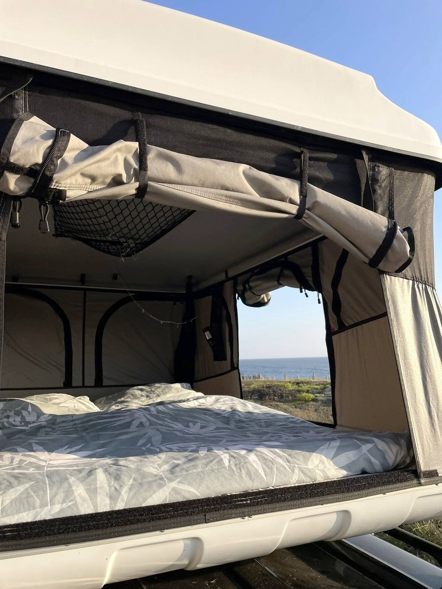 Berth Toyota Land Cruiser - Yescapa