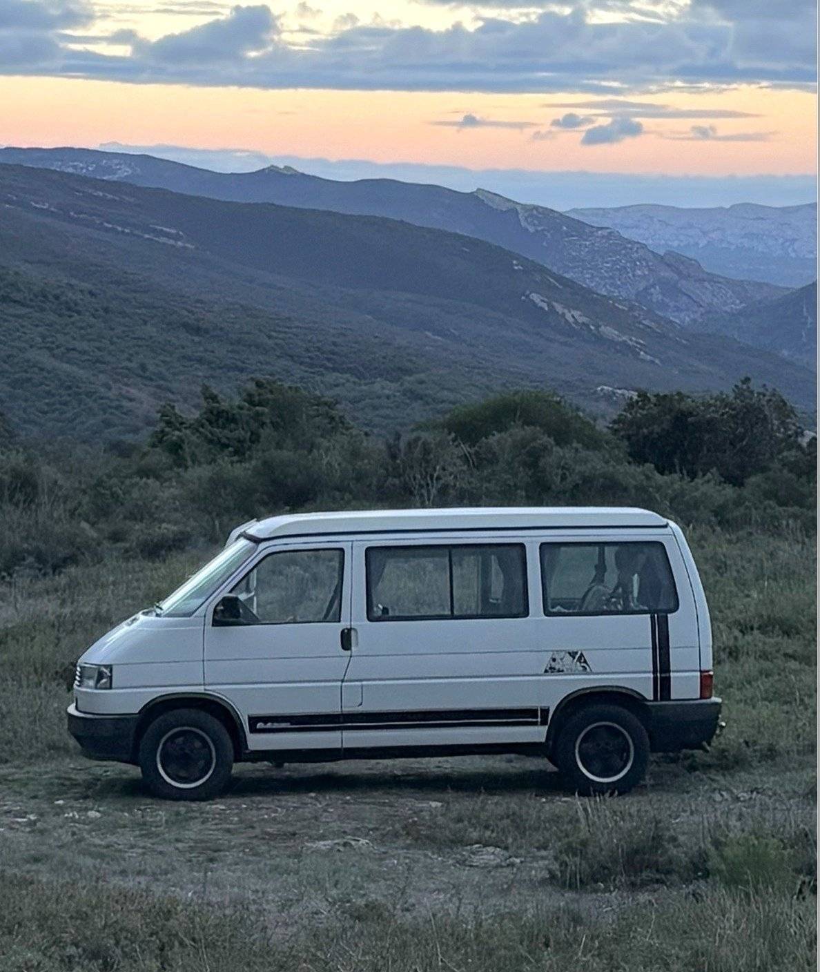 Vista frontale a ¾ Volkswagen Volkswagen - Yescapa