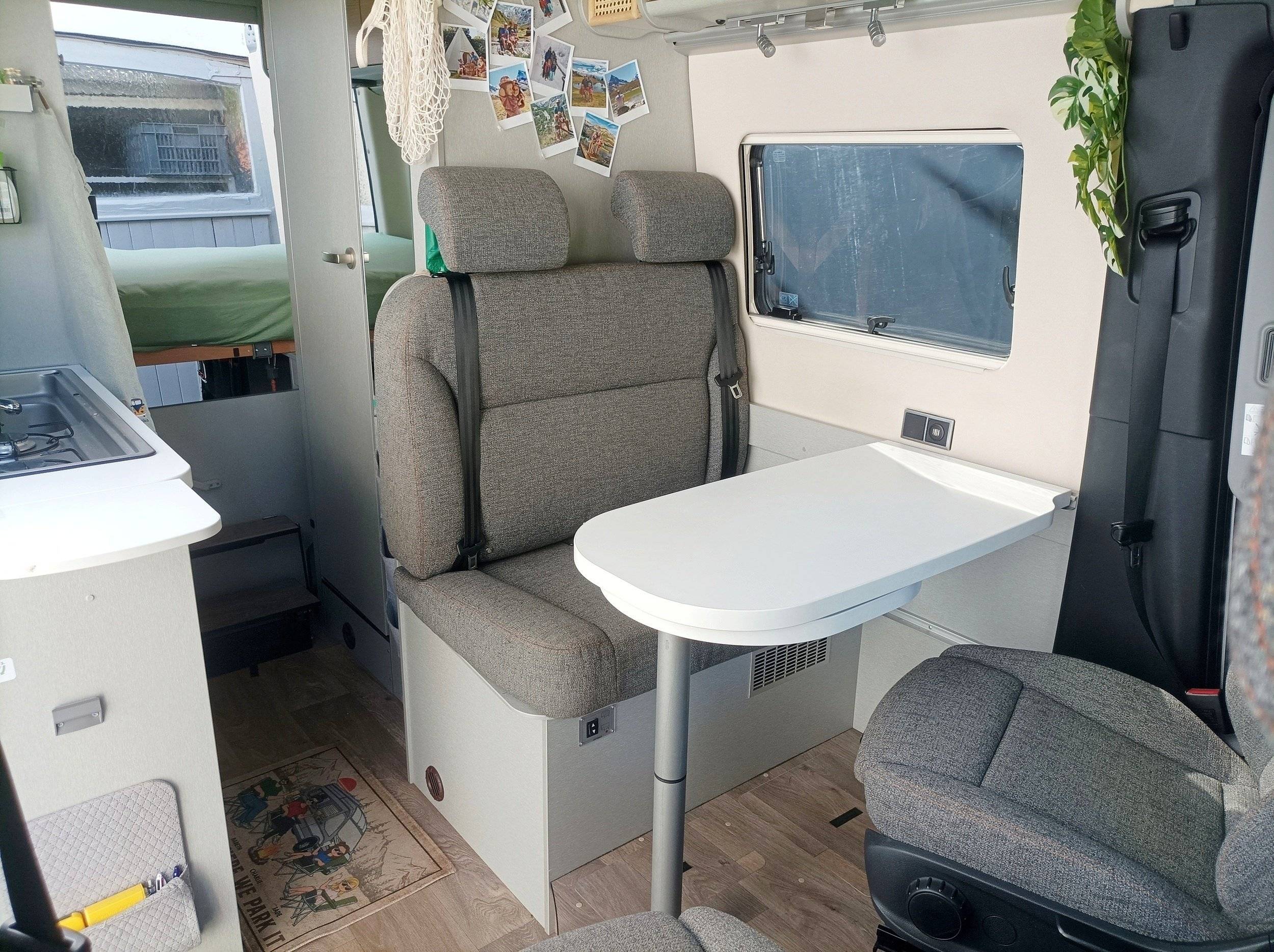 Menjador Mercedes Sprinter 2,2 l 143 ch - Yescapa