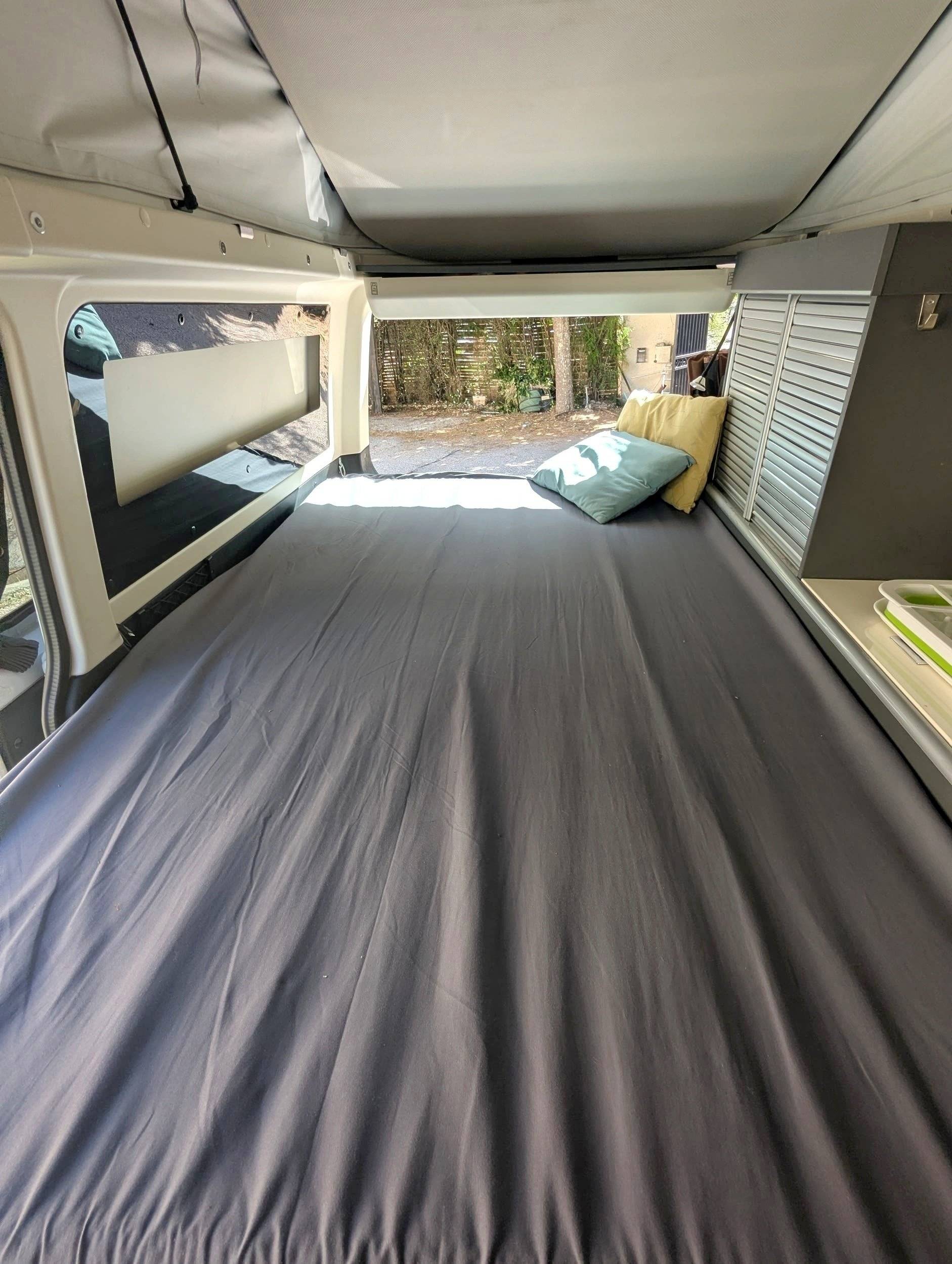 Plazas en cama Volkswagen T6.1  2,0 l 150 ch DSG7 - Yescapa