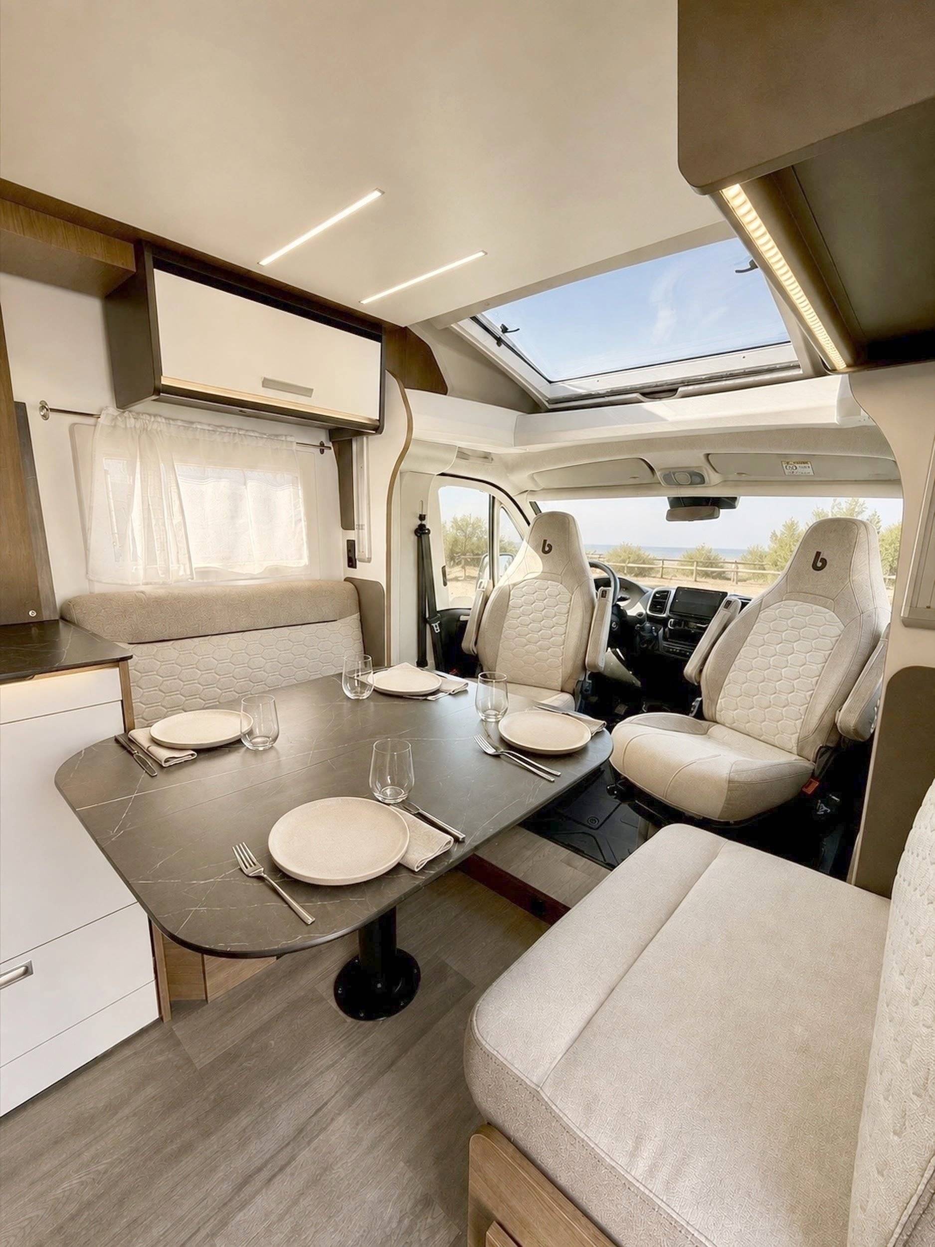 Dining Area Fiat - Yescapa