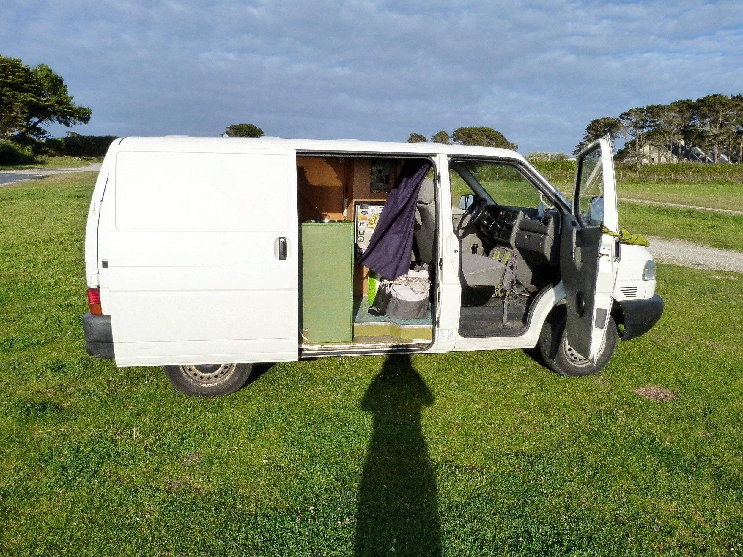 Front view from 3/4 Volkswagen - Yescapa