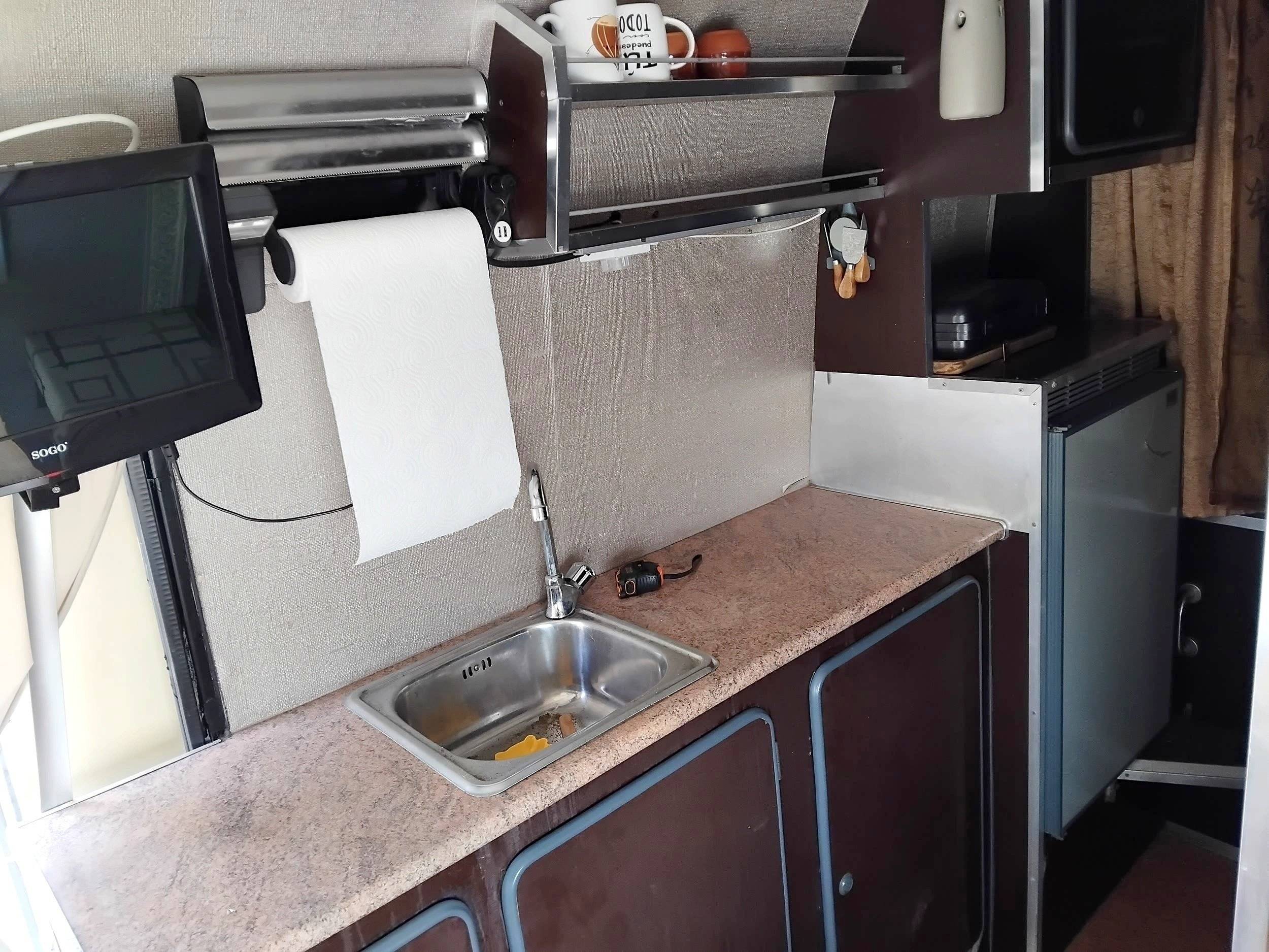 Kitchen Mercedes Sprinter 313CDI - Yescapa