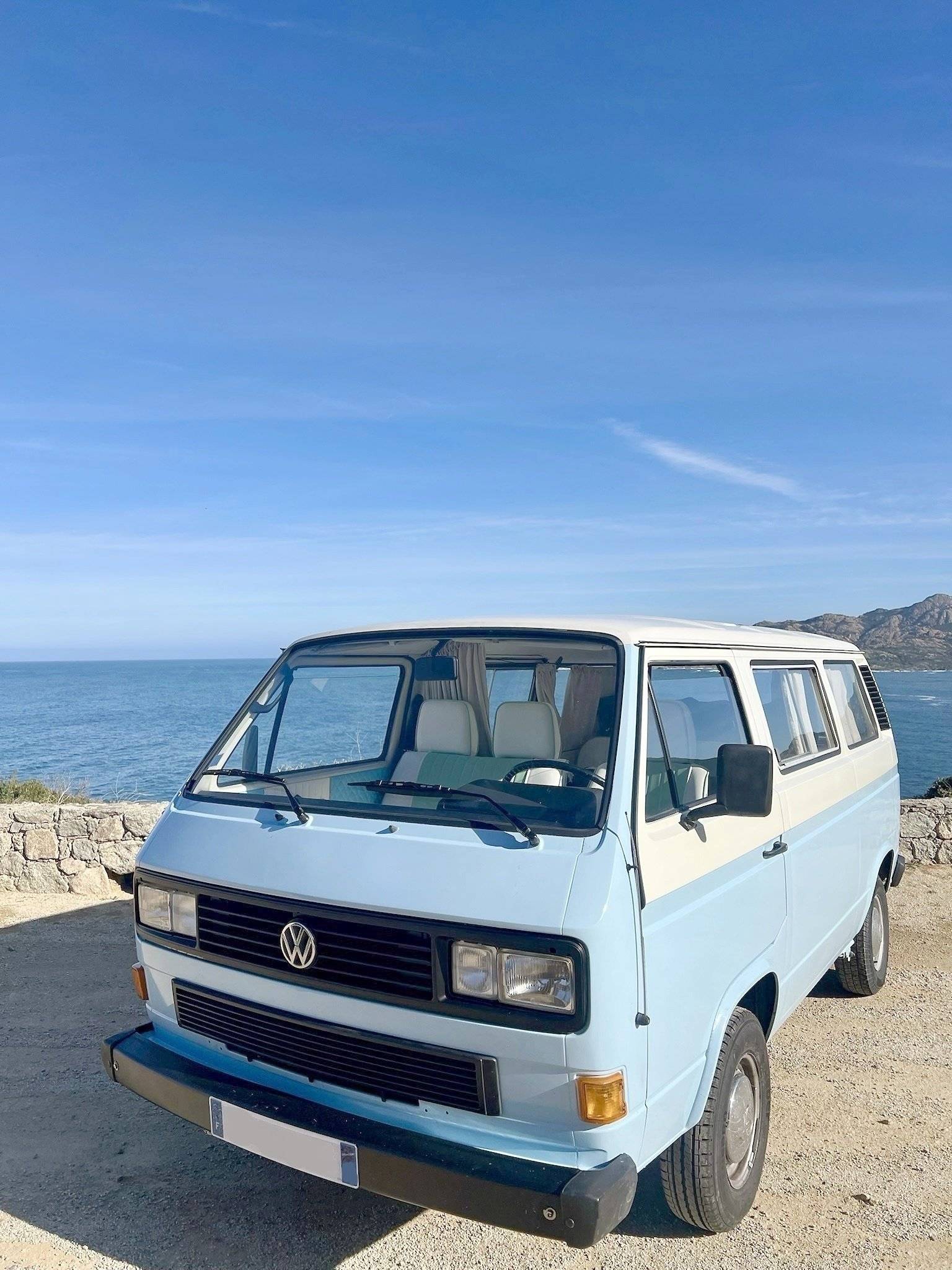 schräge Vorderansicht Volkswagen Combi T3 - Yescapa