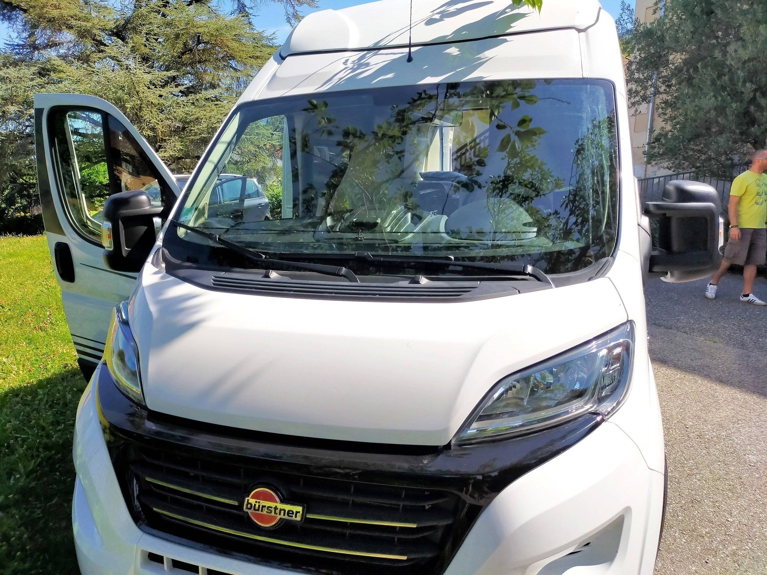Vista frontale a ¾ Fiat Ducato 2,3 l Multijet 130 ch. - Yescapa