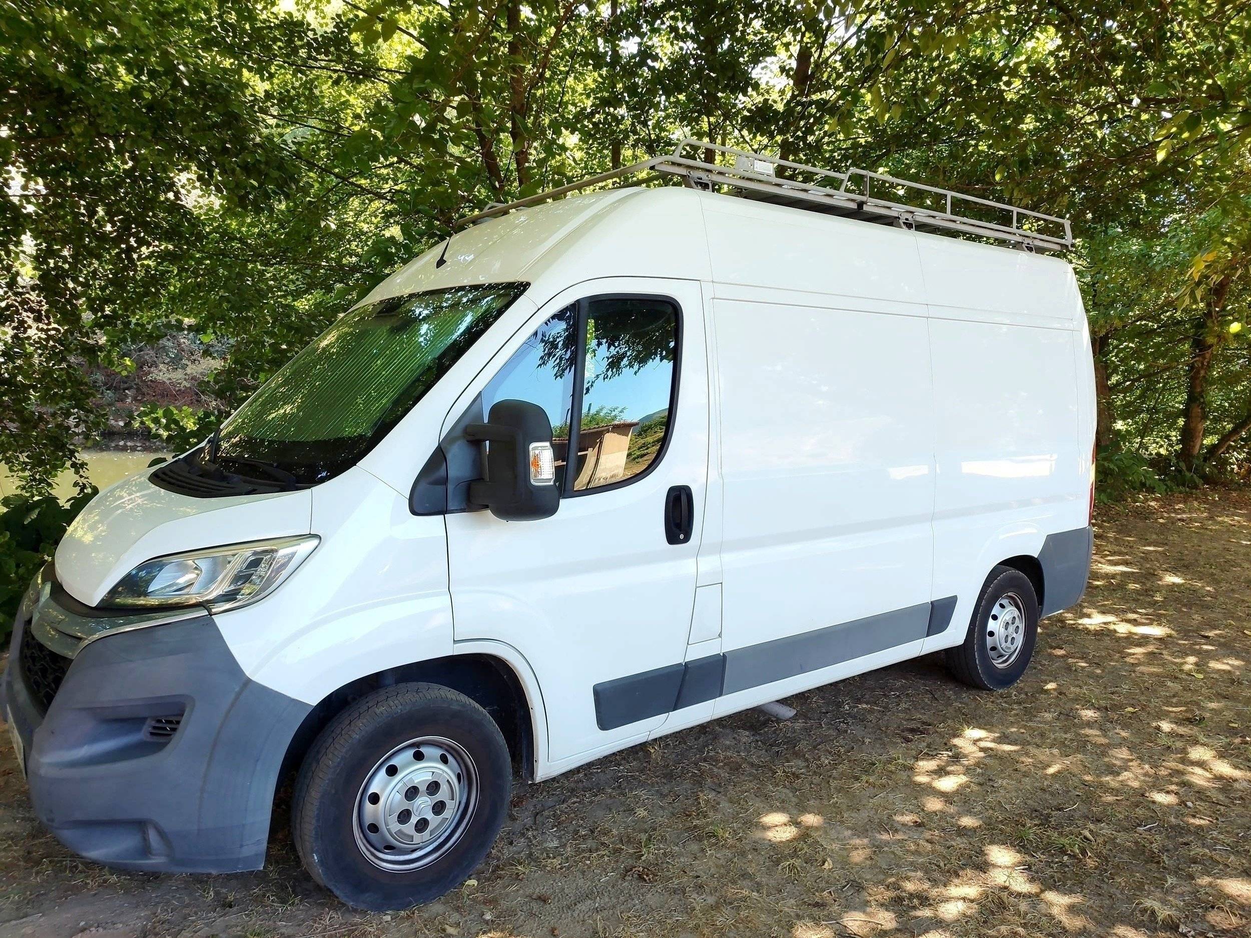 Voorkant 3/4 Citroën Jumper 2,2 l HDI 140 CV - Yescapa