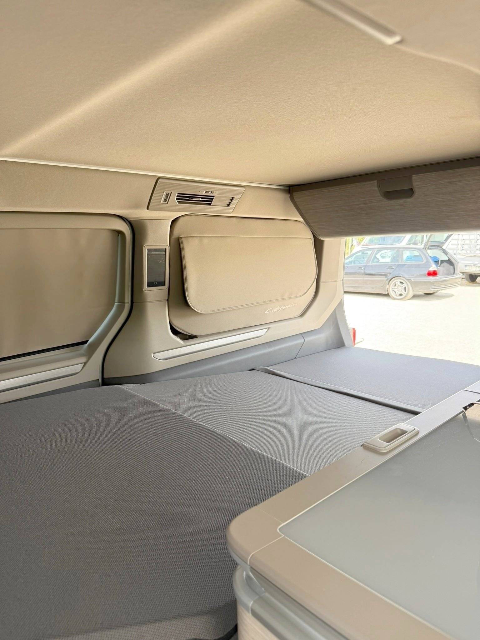 Berth Volkswagen T7 CALIFORNIA OCEAN - Yescapa