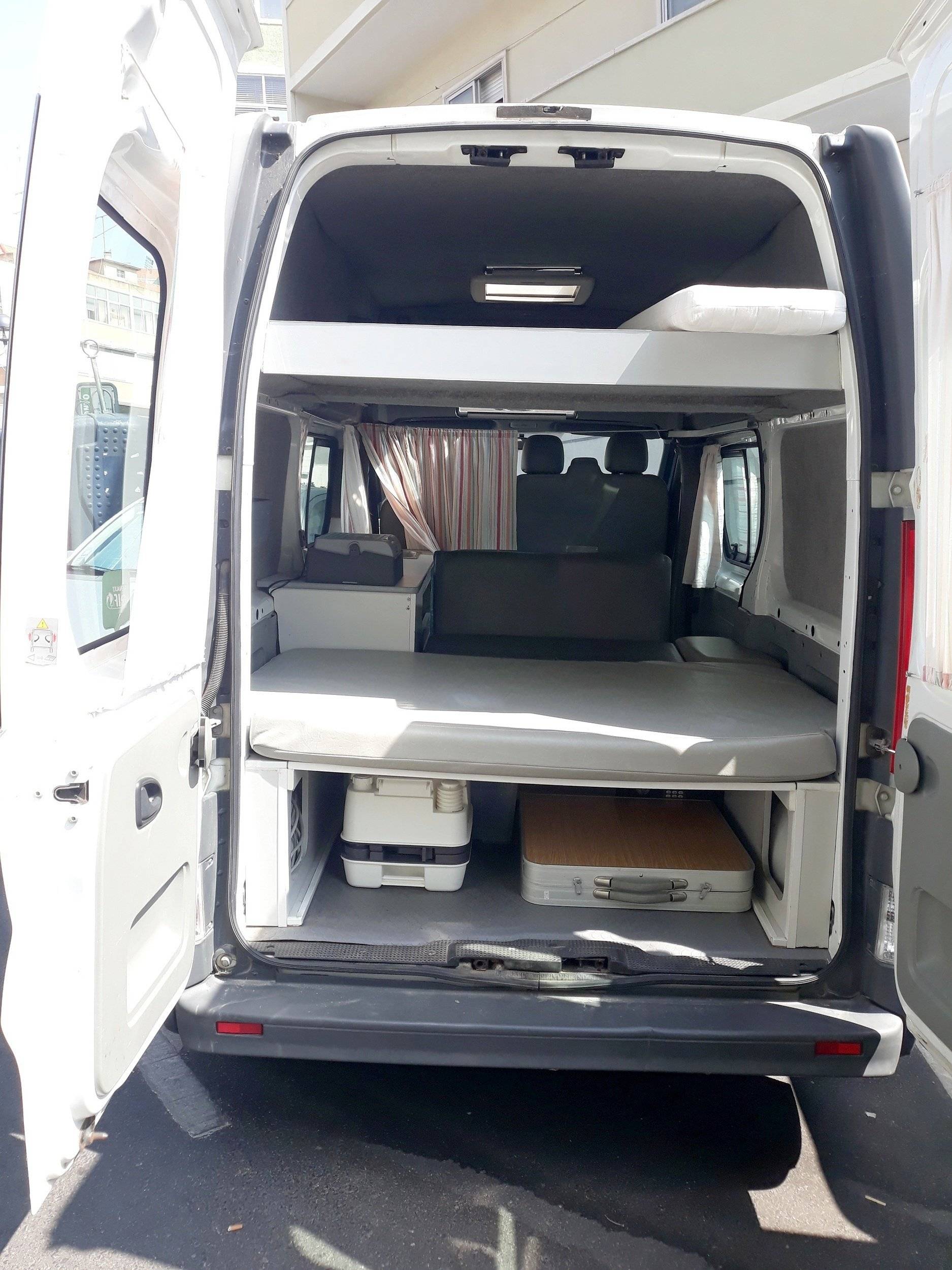Schlafplätze Renault Trafic 2,0 l dCi 120 ch. - Yescapa