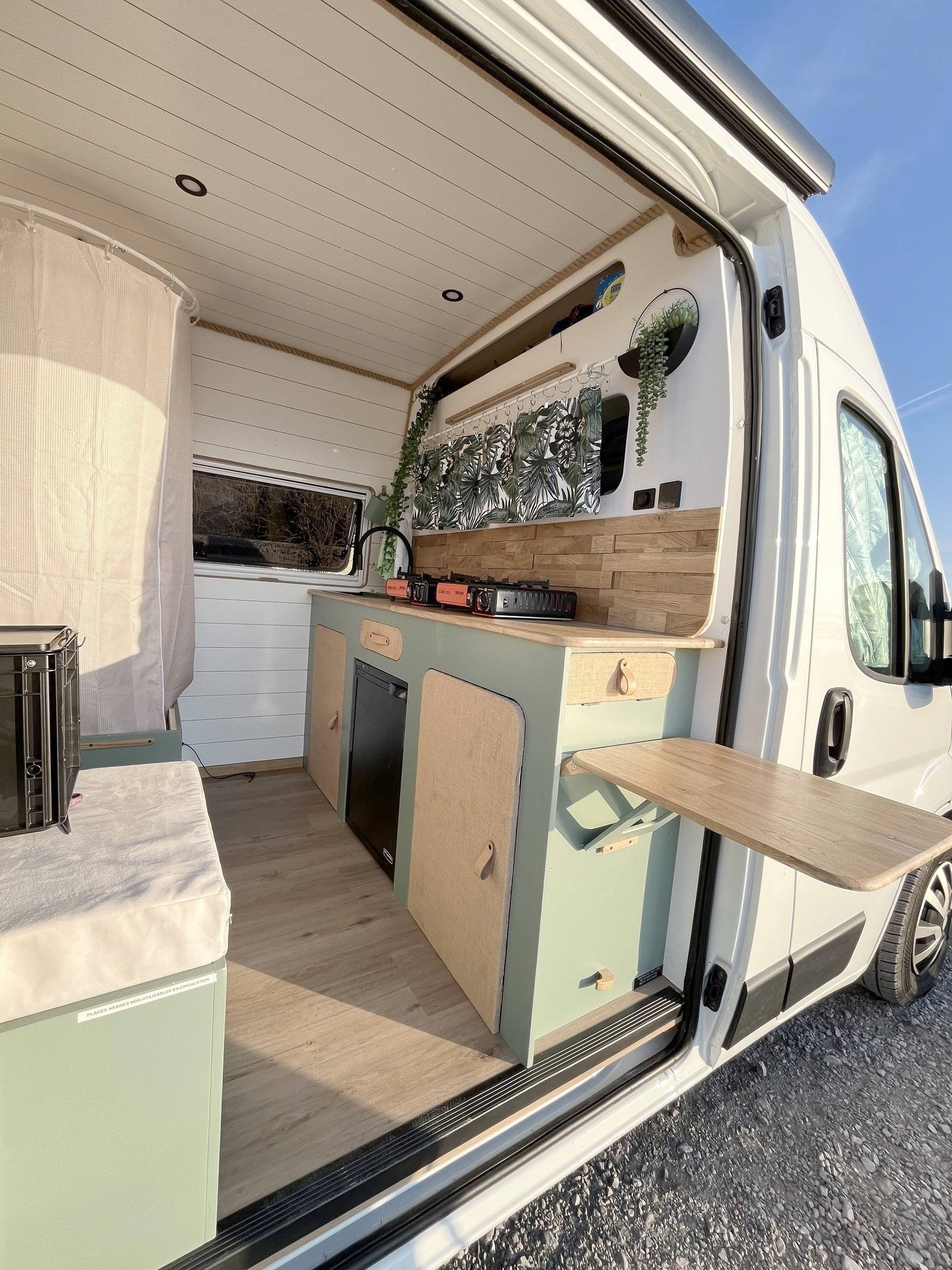 Kitchen Peugeot BOXER L2H2 - Yescapa