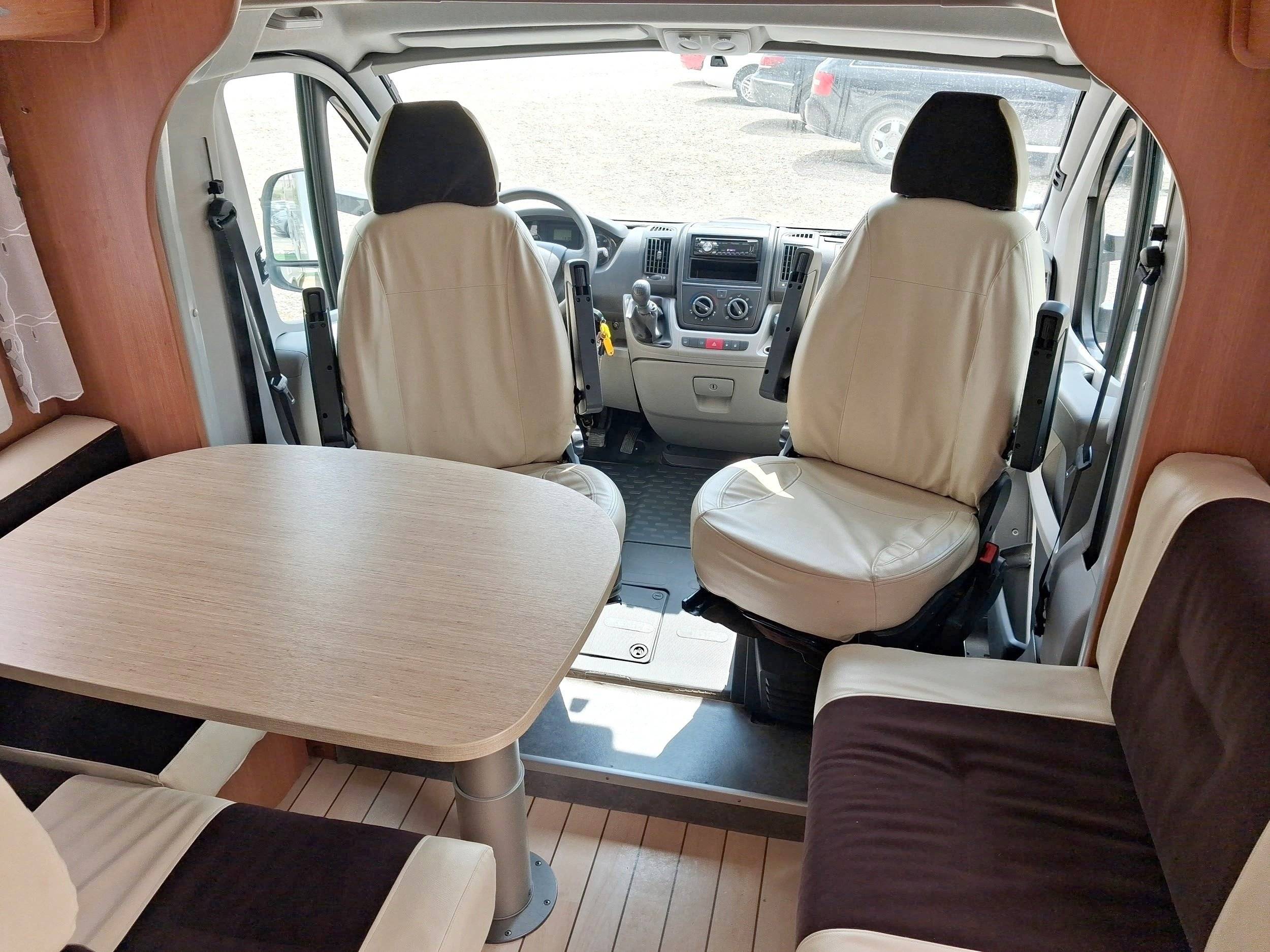 Área de jantar Fiat 2,3 l 130 ch - Yescapa
