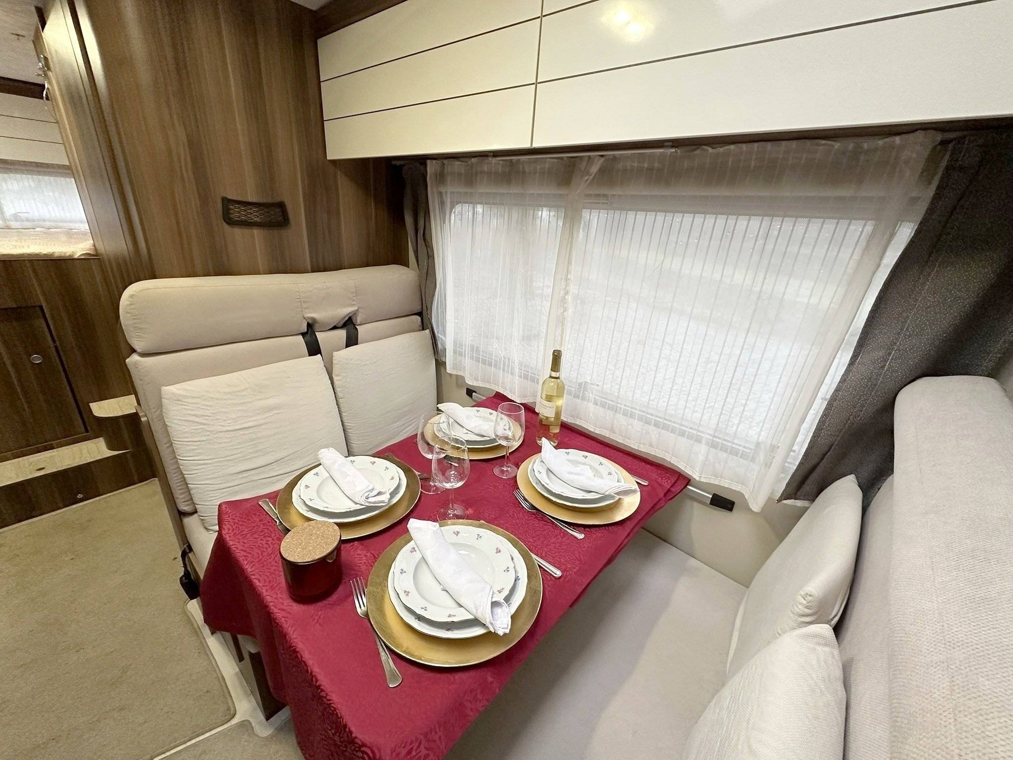 Dinette Fiat Ducato 2,3 l Multijet 130 ch. - Yescapa