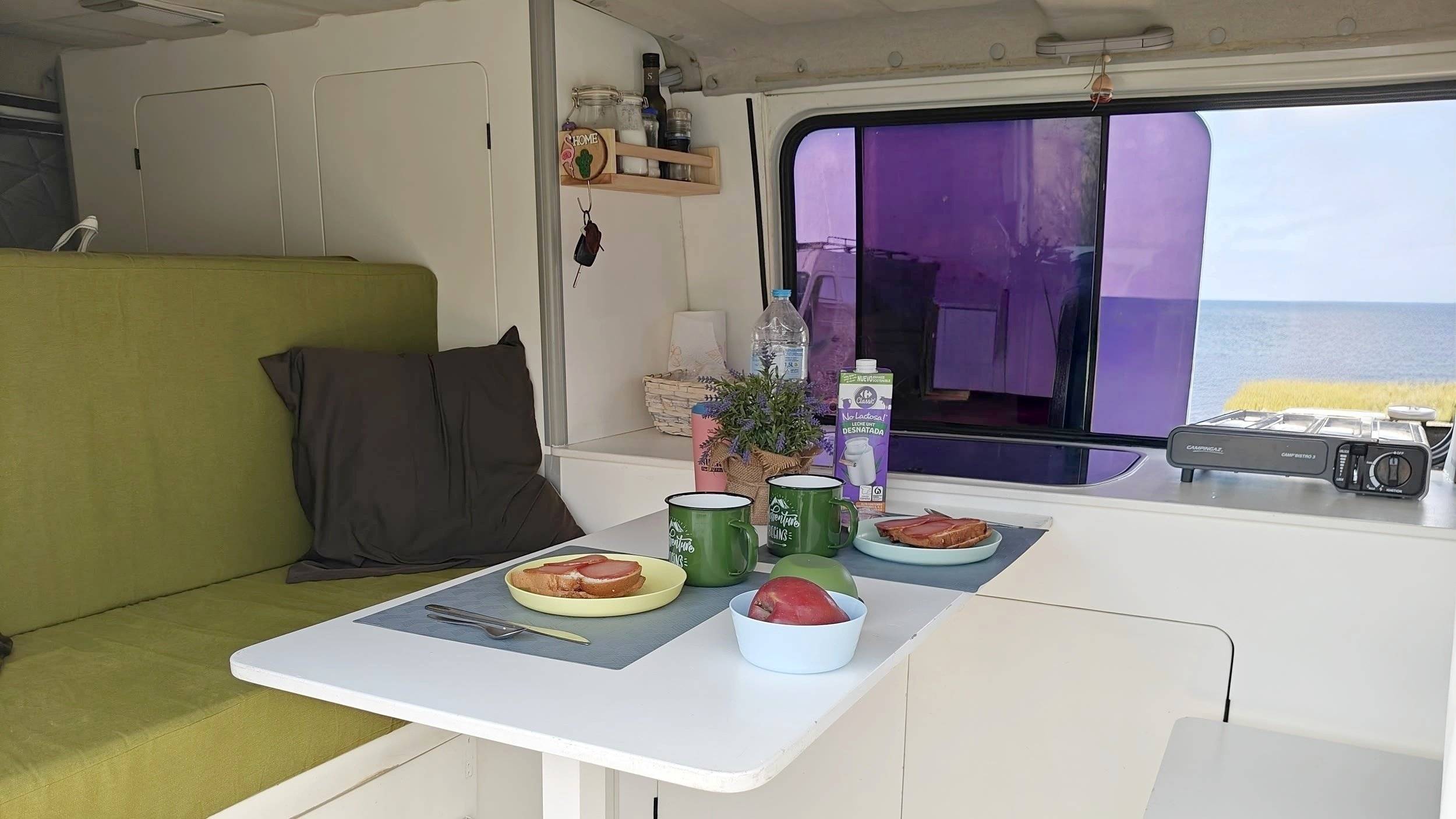 Dining Area Peugeot Peugeot Boxer - Yescapa