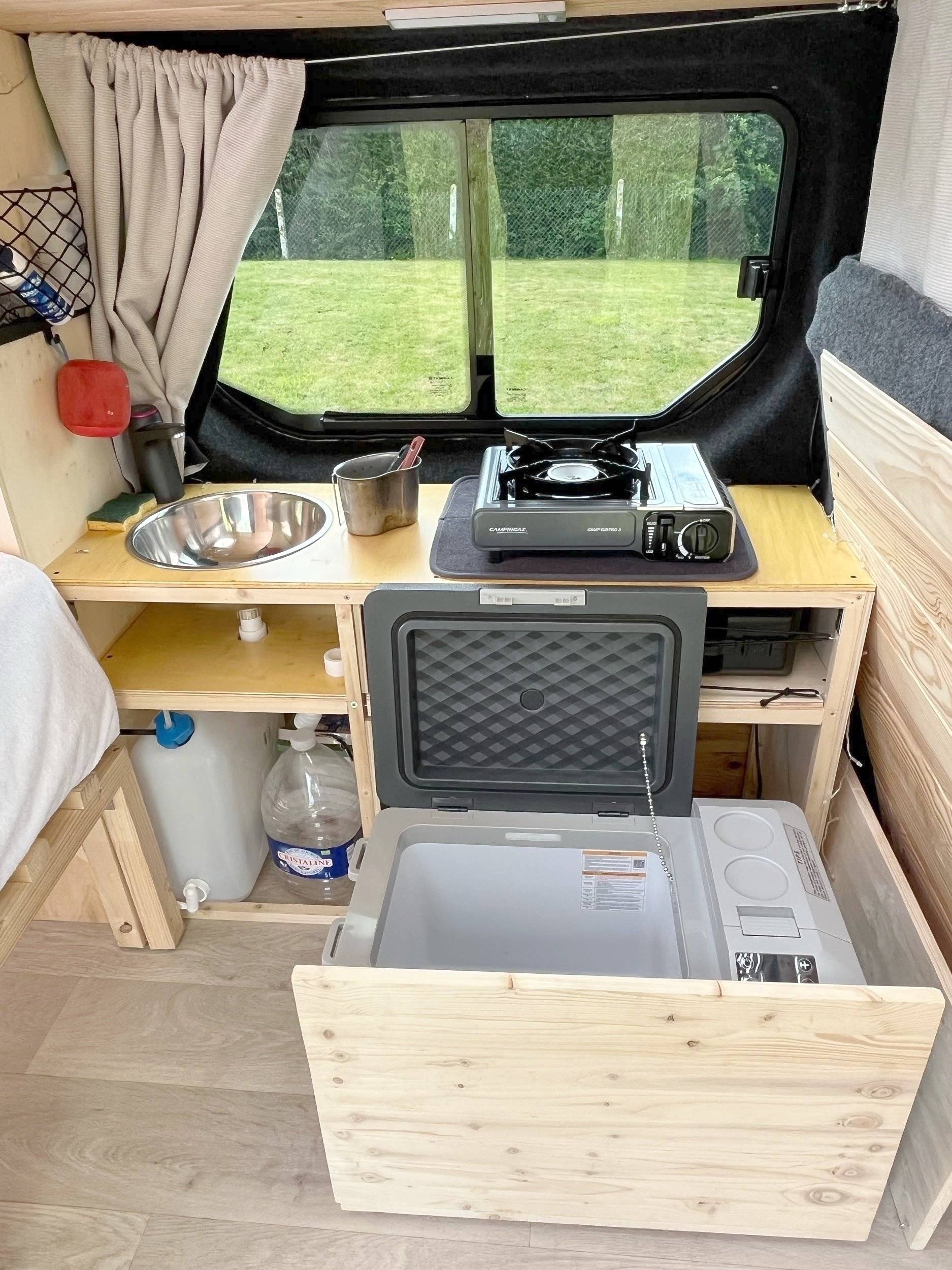 Kitchenette Renault Trafic 2 l 115 ch - Yescapa