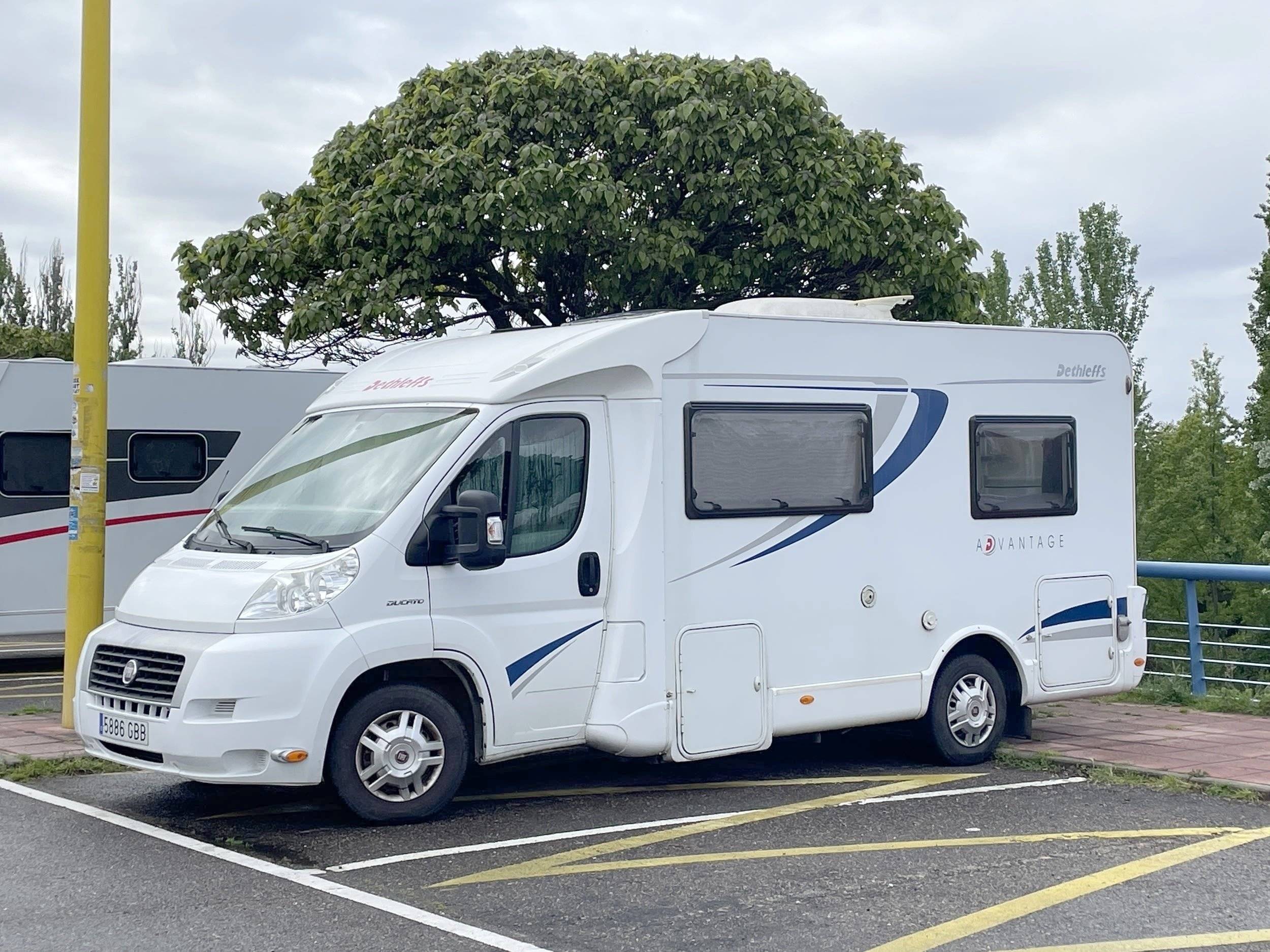 Vista frontale a ¾ Iveco Fiat ducato - Yescapa