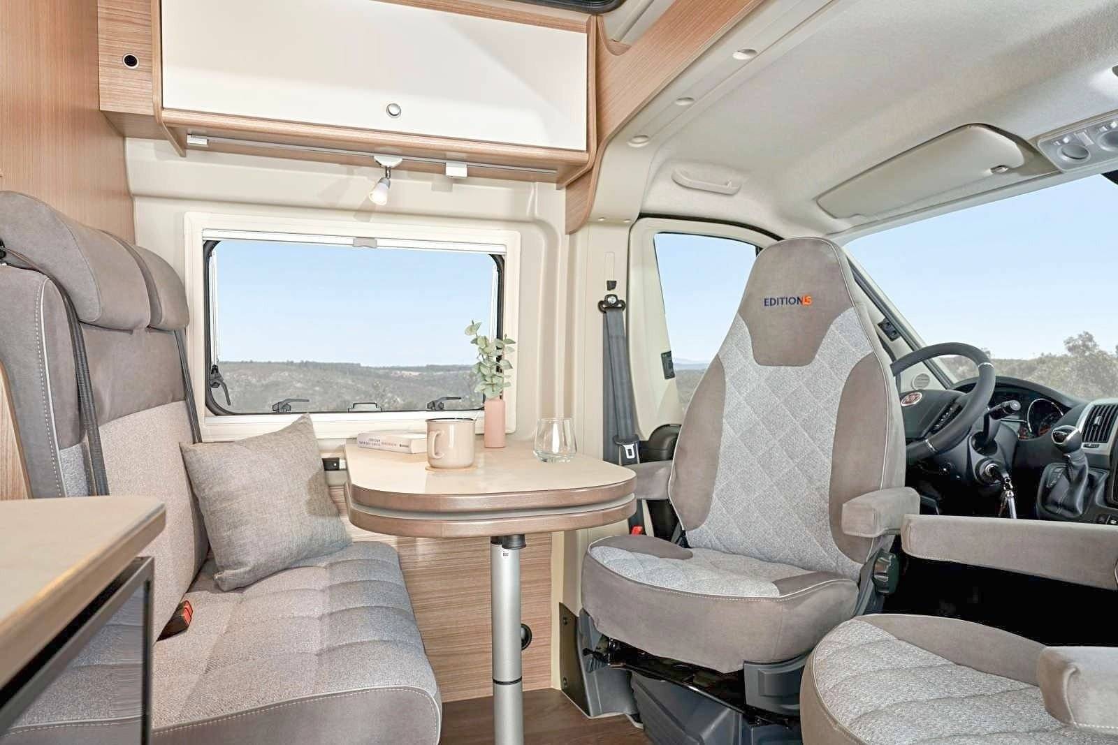 Dining Area Fiat FIAT DUCATO 2.2L 140ch - Yescapa