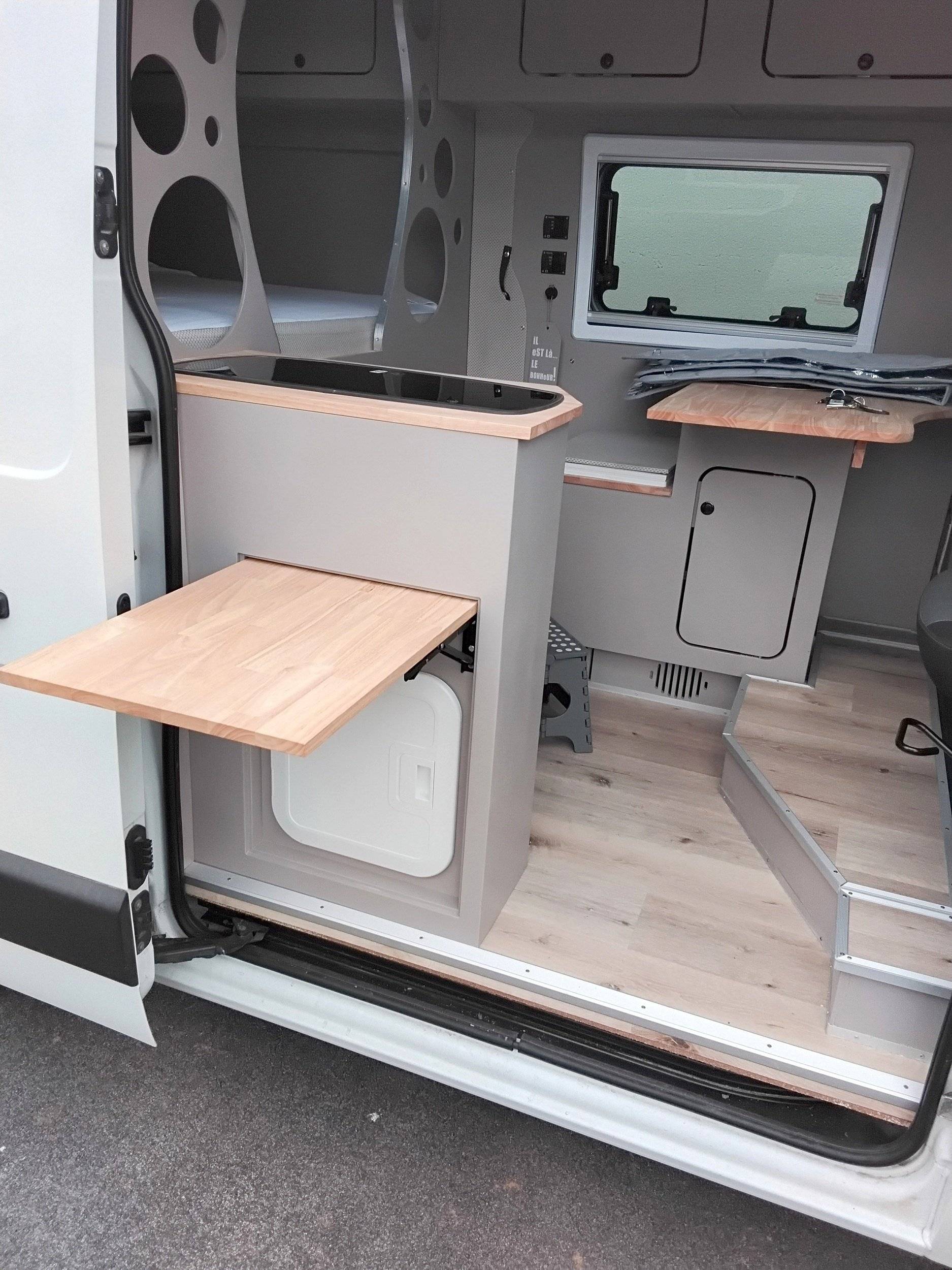 Dining Area Renault Renault master - Yescapa