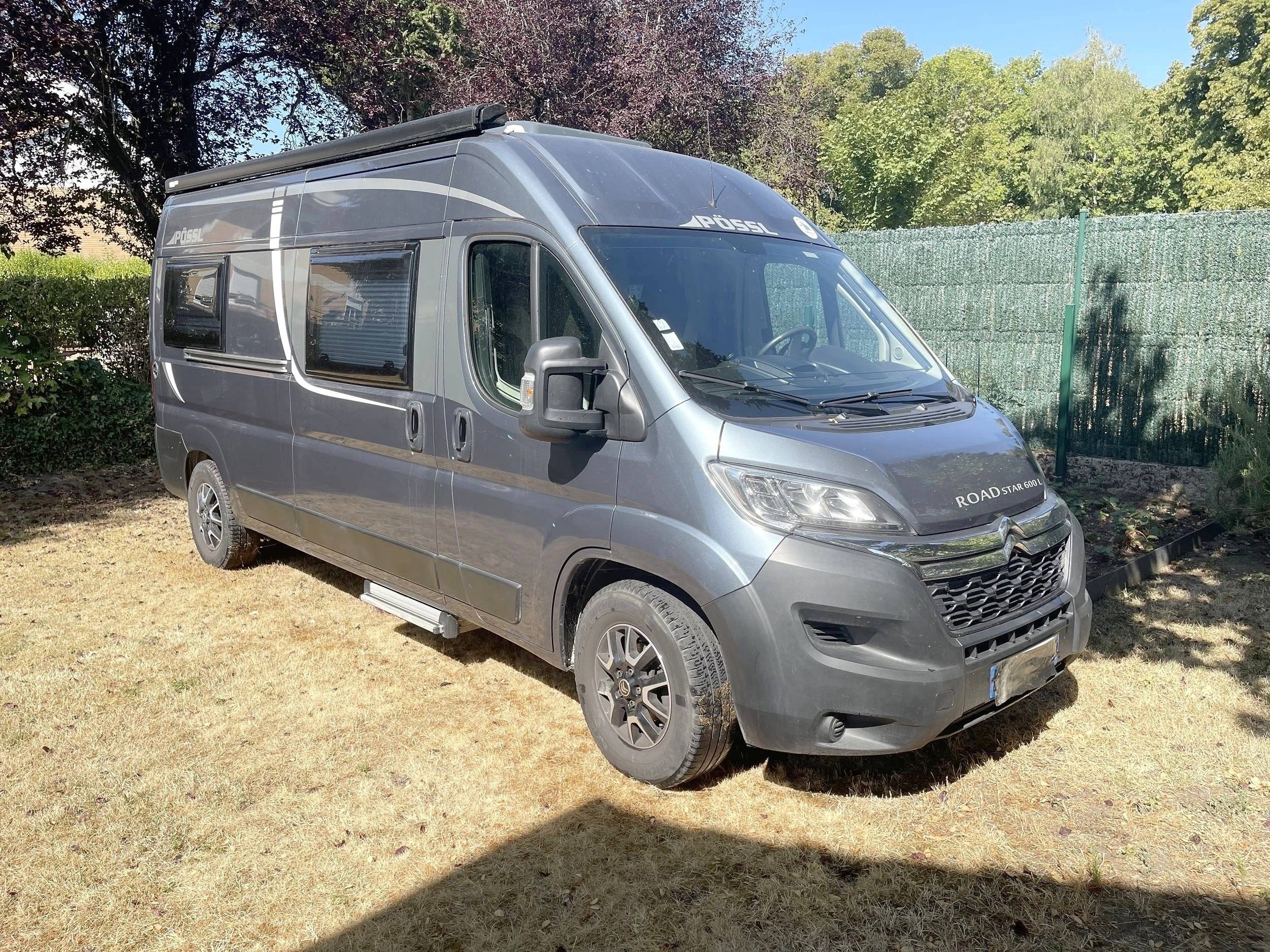 Front view from 3/4 Citroën Jumper 2,2 l 140 ch - Yescapa