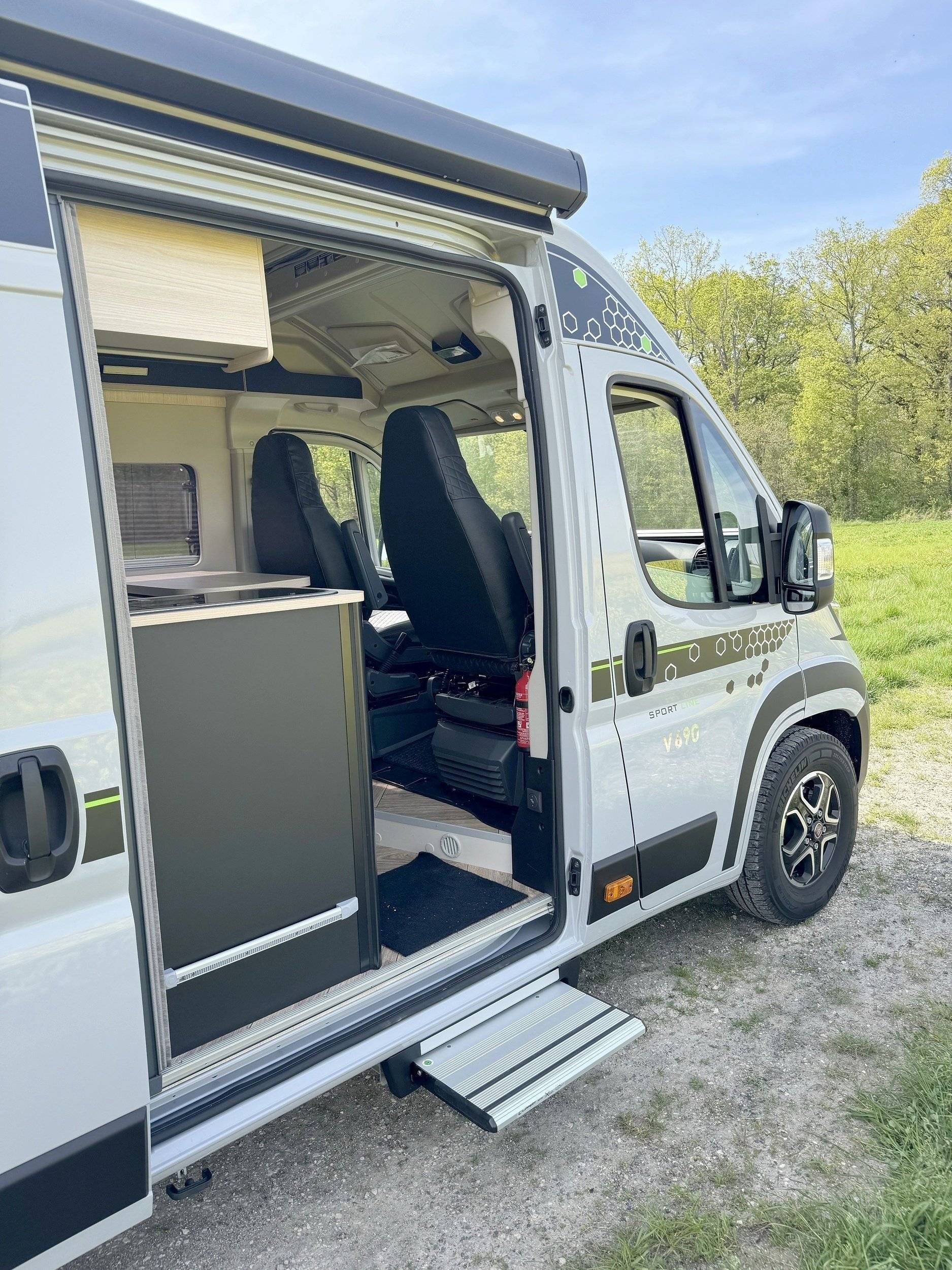 Chausson V690