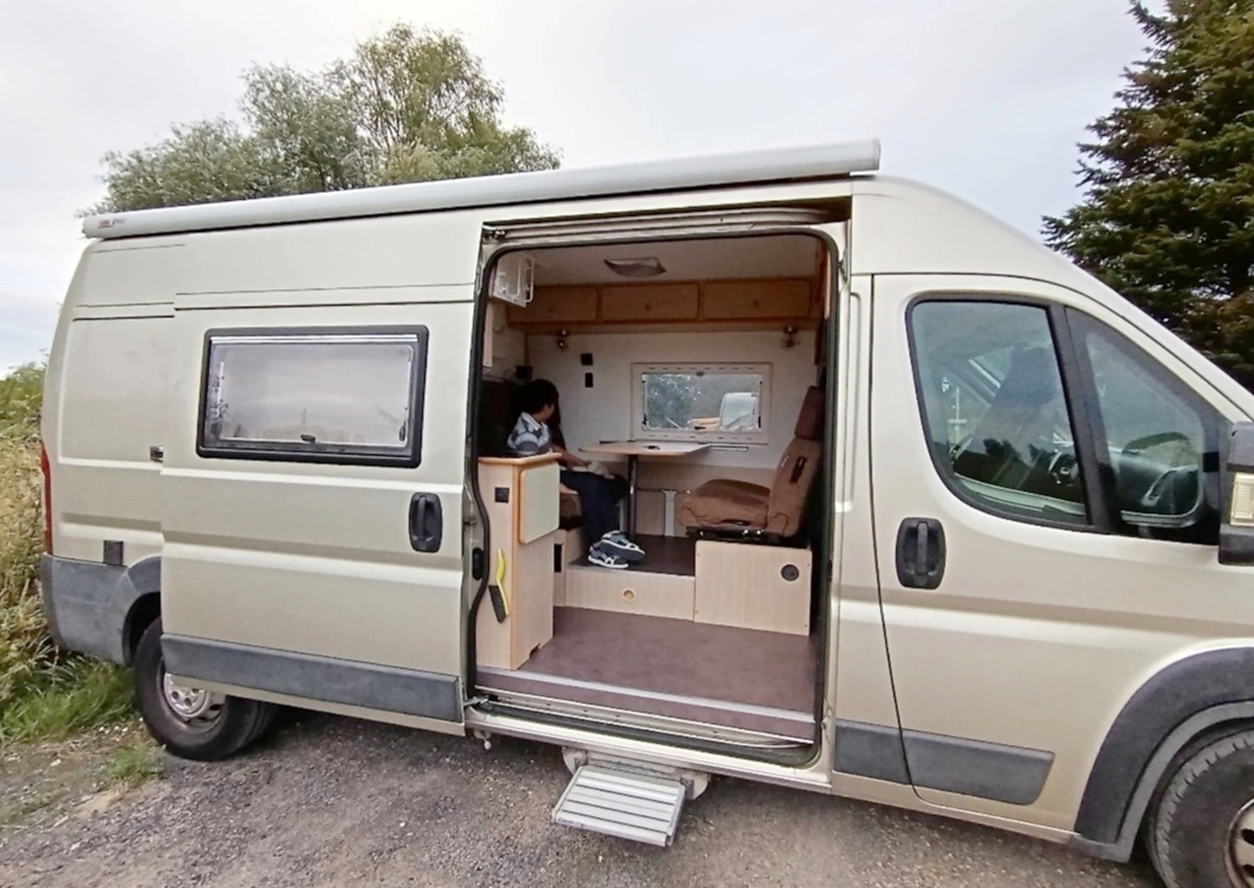 Vista frontale a ¾ Fiat DUCATO - Yescapa