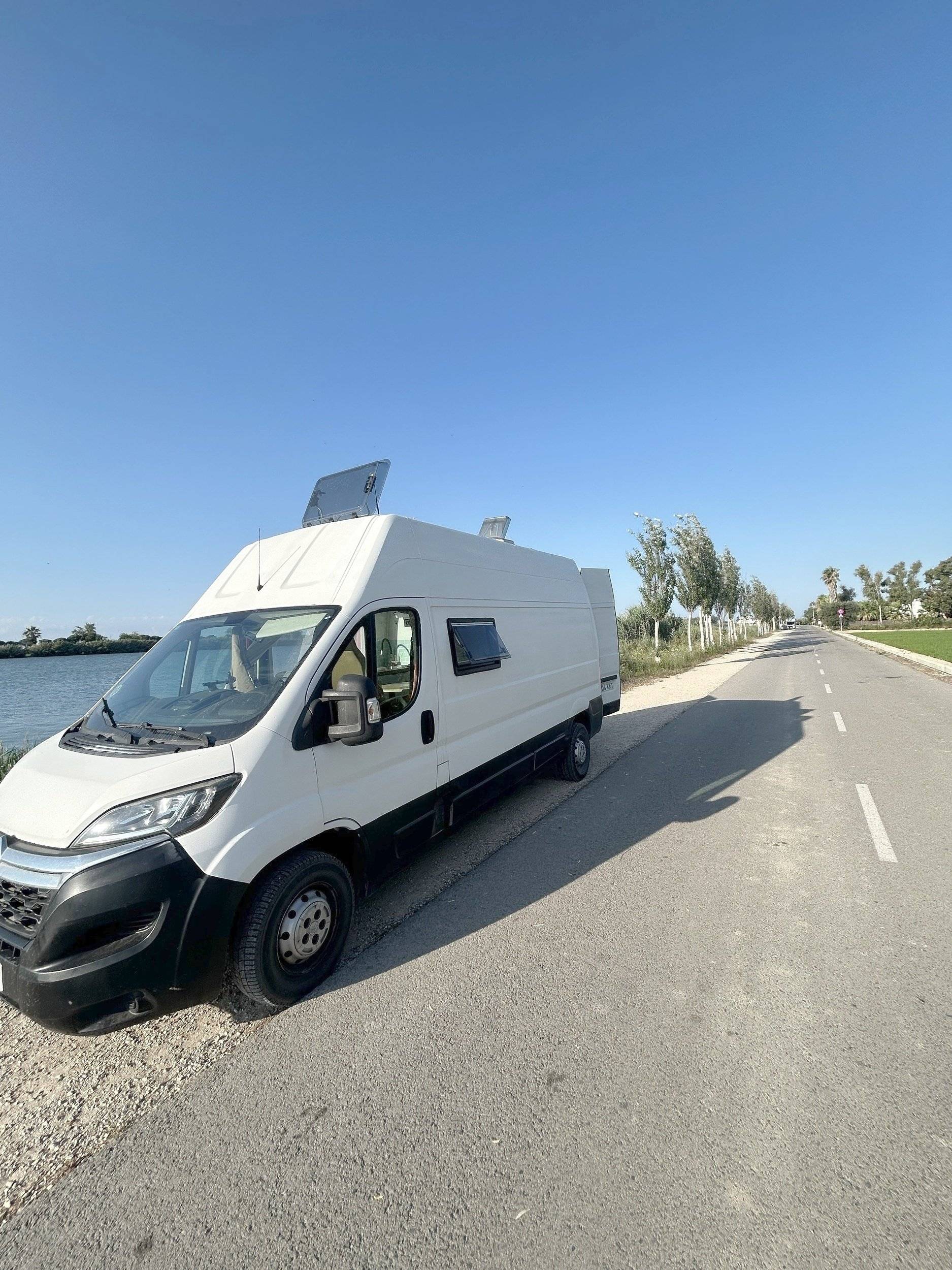 Voorkant 3/4 Citroën Jumper 2,2 l 150 ch - Yescapa