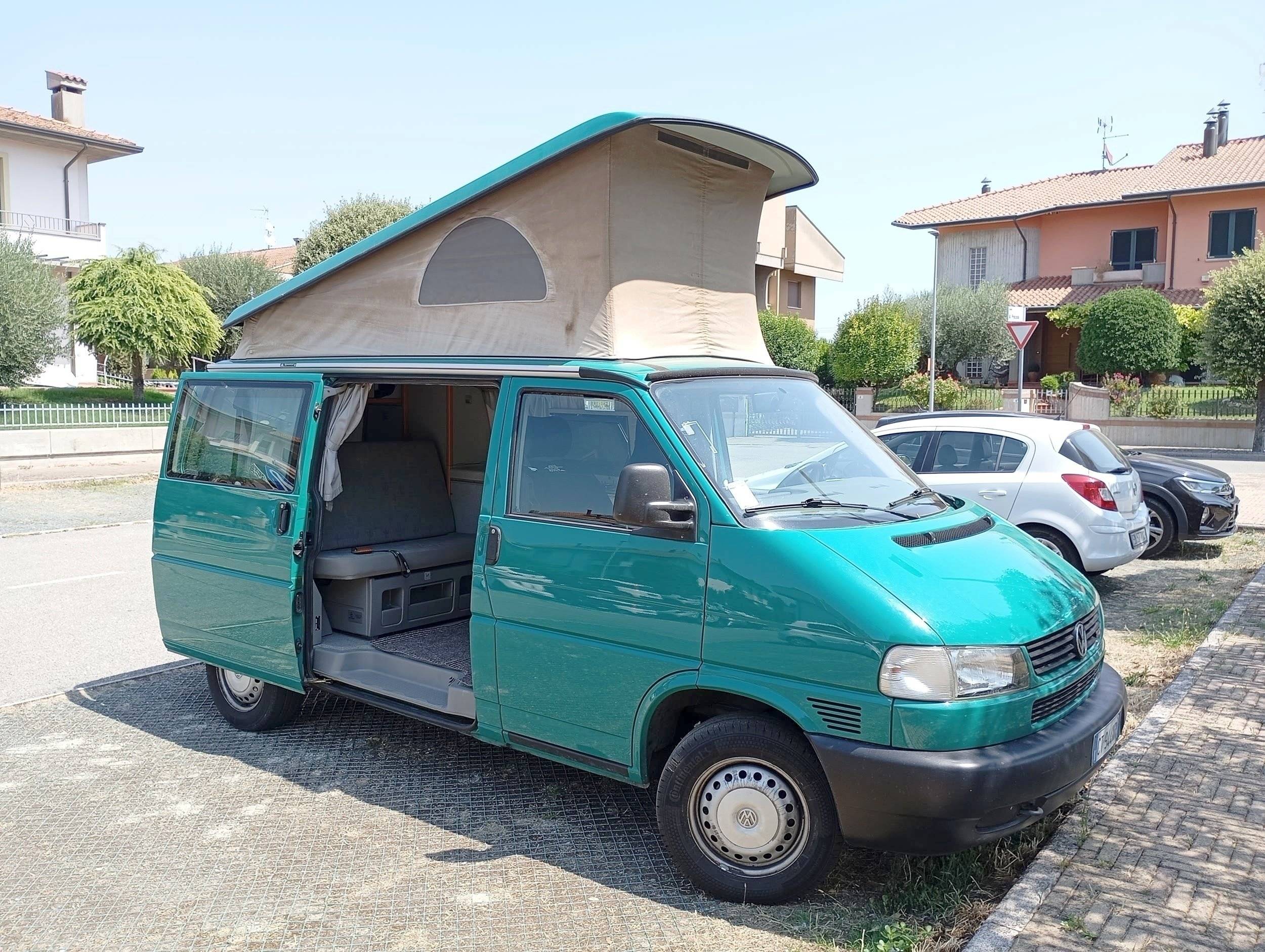 Vue avant de 3/4 Volkswagen - Yescapa