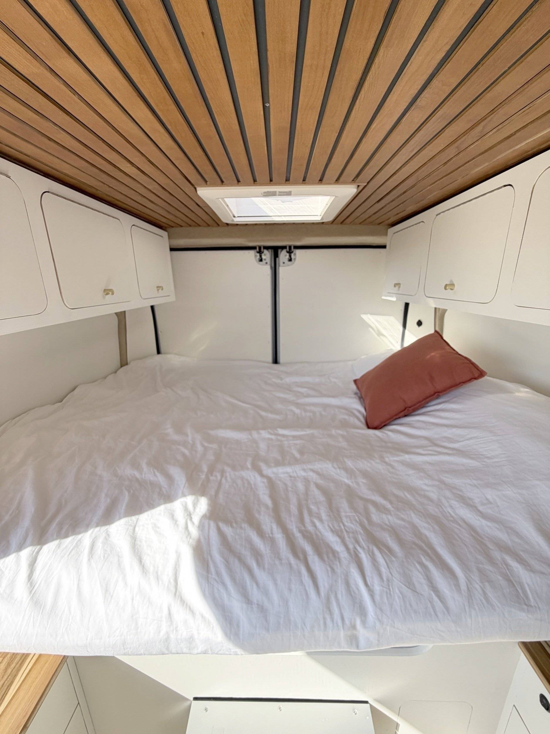 Plazas en cama Peugeot Boxer - Yescapa