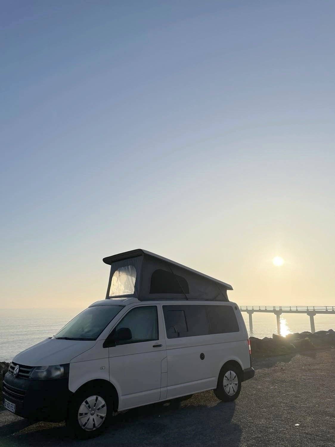 Vue avant de 3/4 Volkswagen Volkswagen Transporter - Yescapa