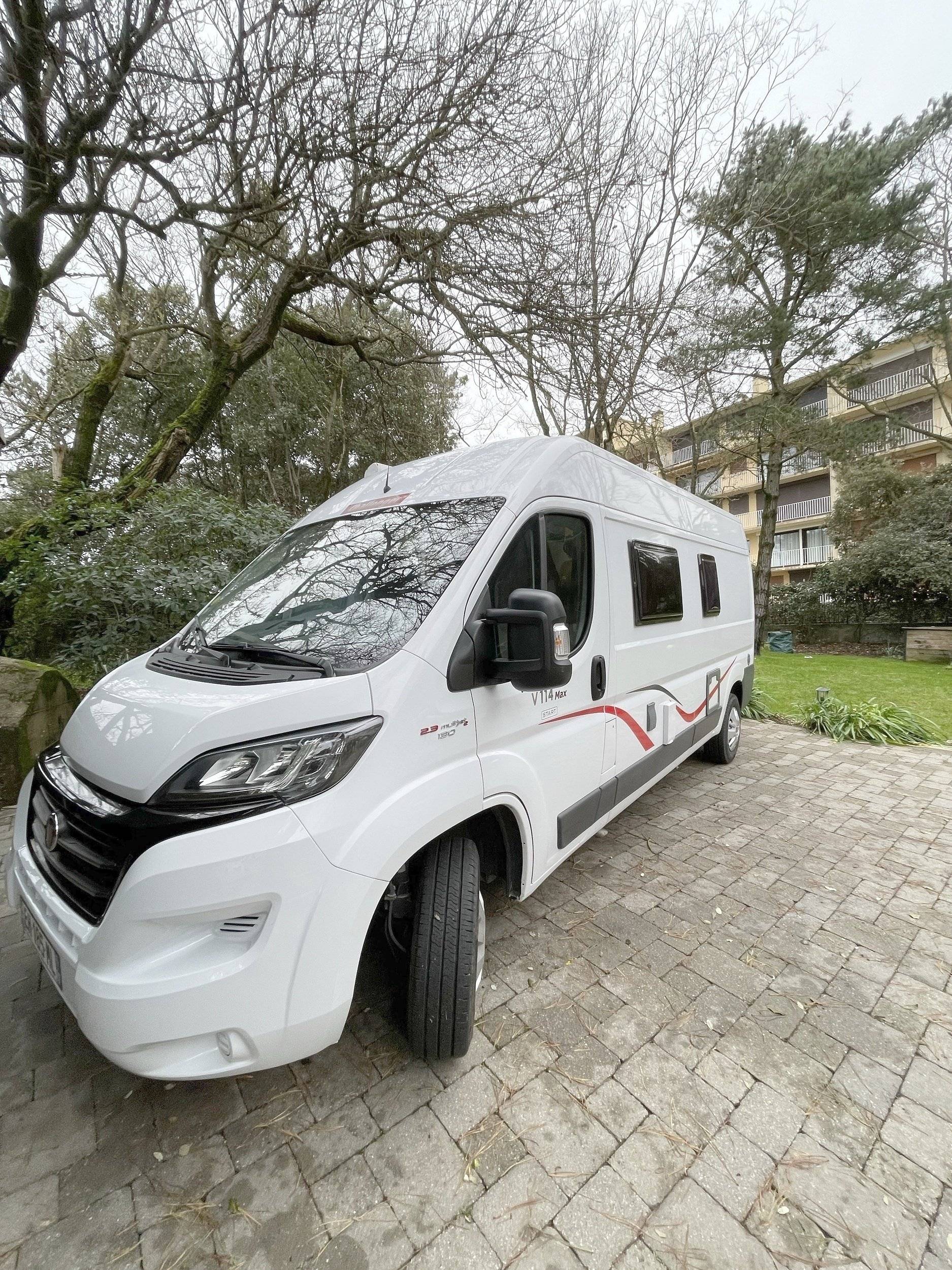 Vista frontale a ¾ Fiat Ducato 2,3 l Multijet 130 ch. - Yescapa