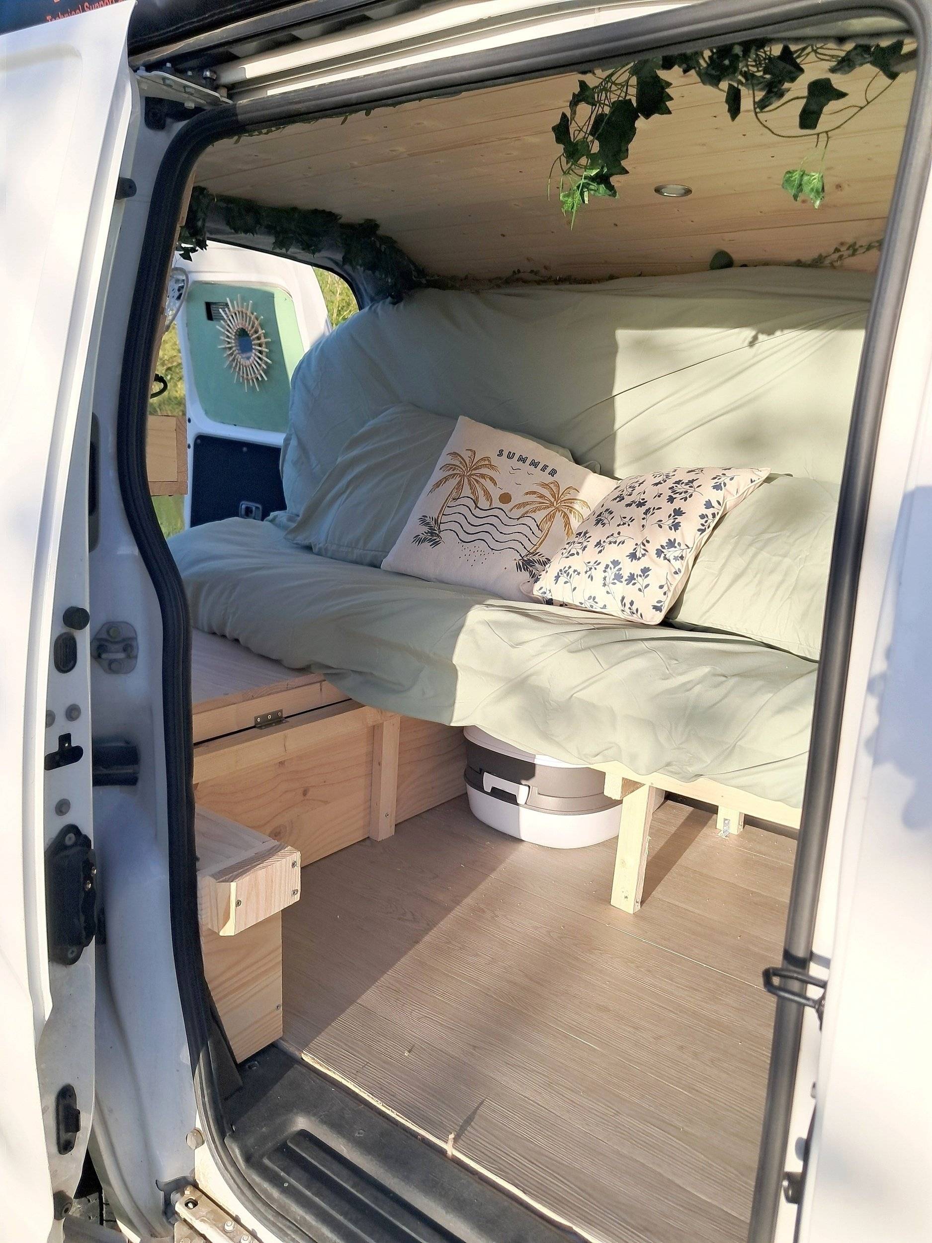 Coin repas Nissan NV200 - Yescapa