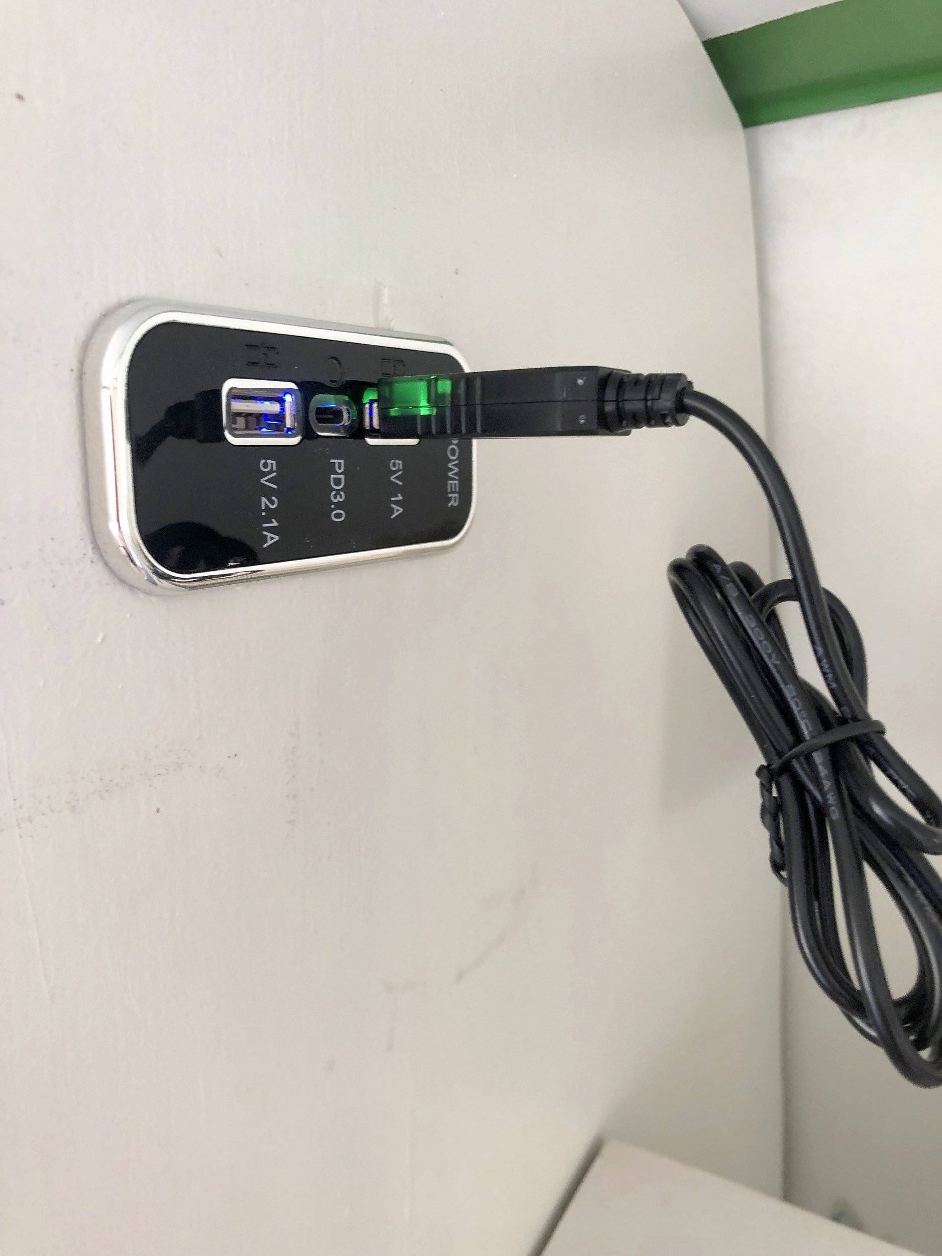 3 C Cartier/Brisebras Volkswagen Transporter