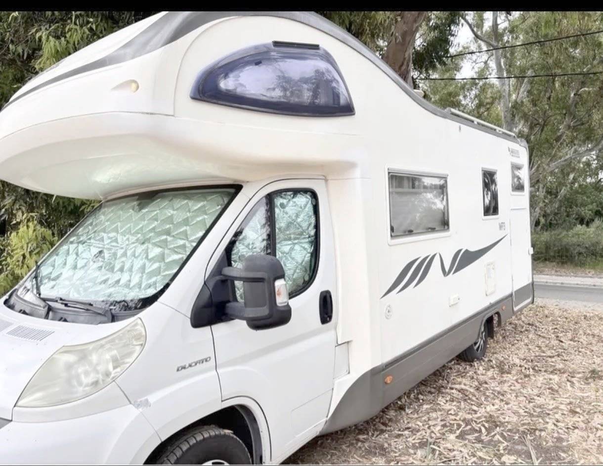 Vue avant de 3/4 Fiat Ducato 3,0 l 160 ch - Yescapa