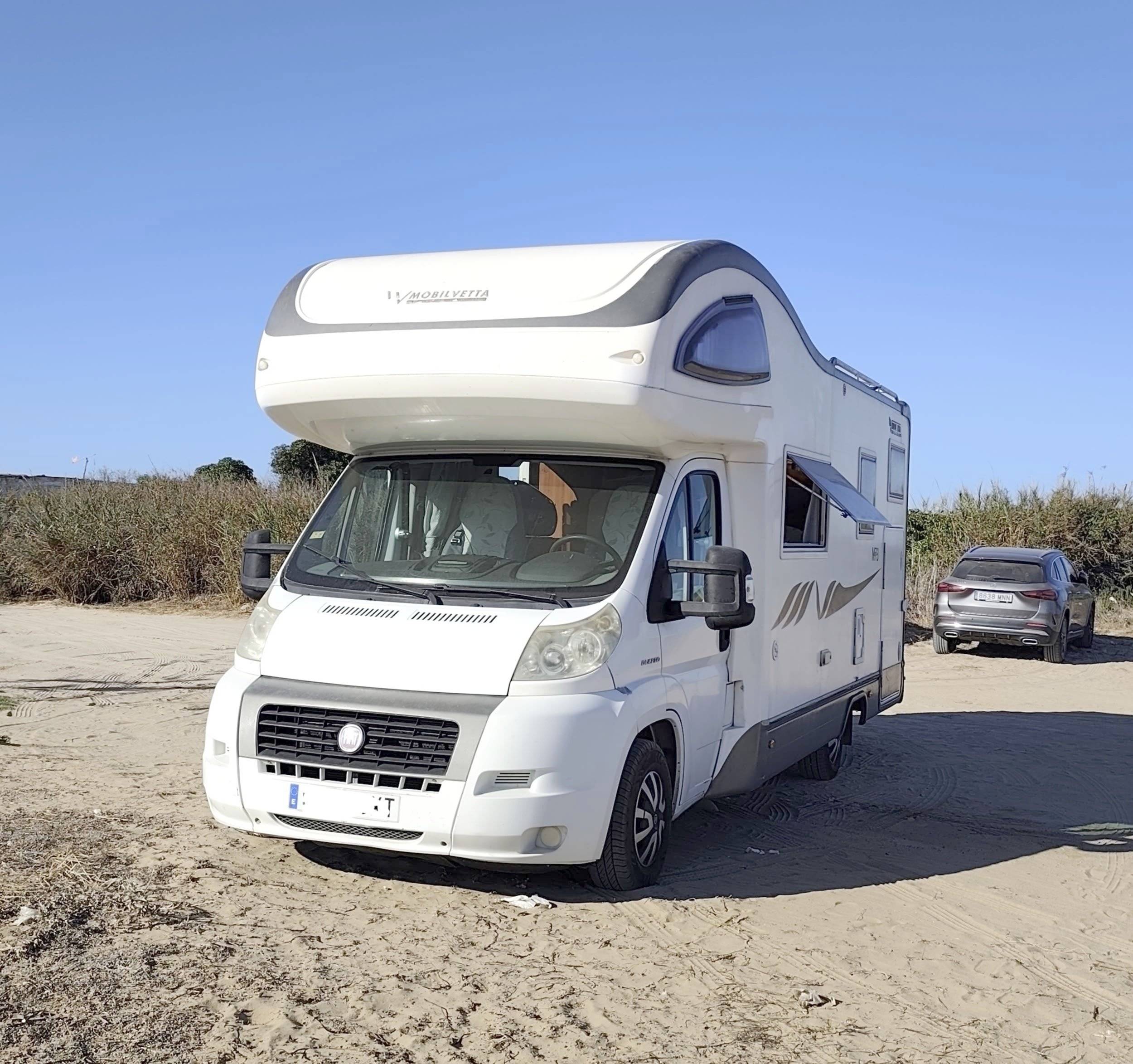Vue avant de 3/4 Fiat Ducato 3,0 l 160 ch - Yescapa