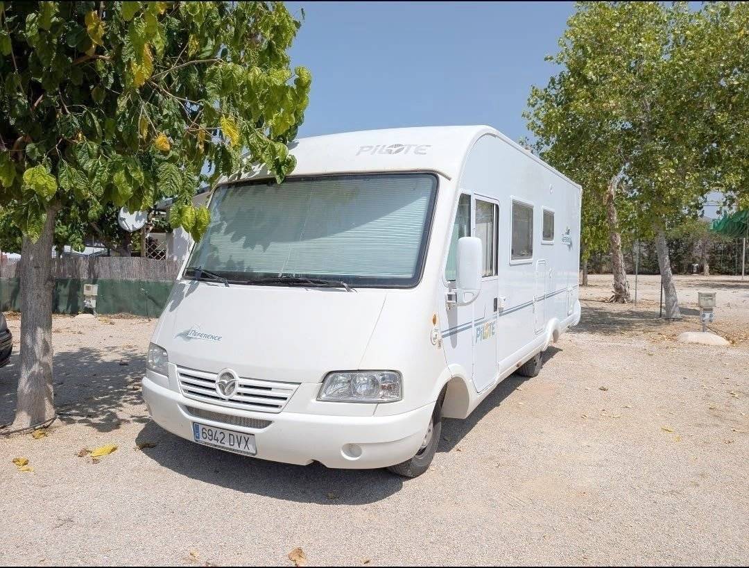 Vue avant de 3/4 Fiat Ducato 2300cc - Yescapa