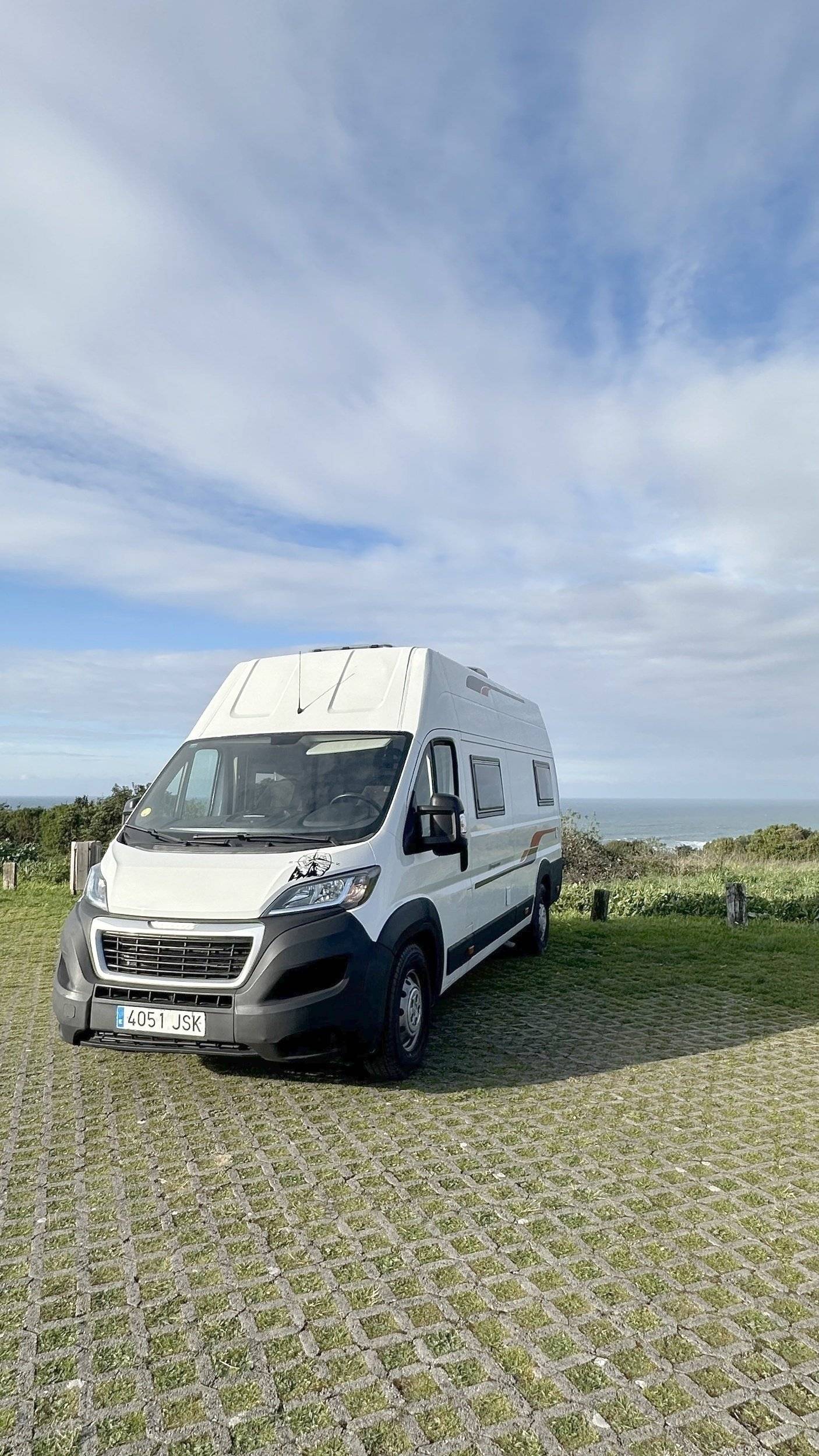 schräge Vorderansicht Peugeot Boxer - Yescapa