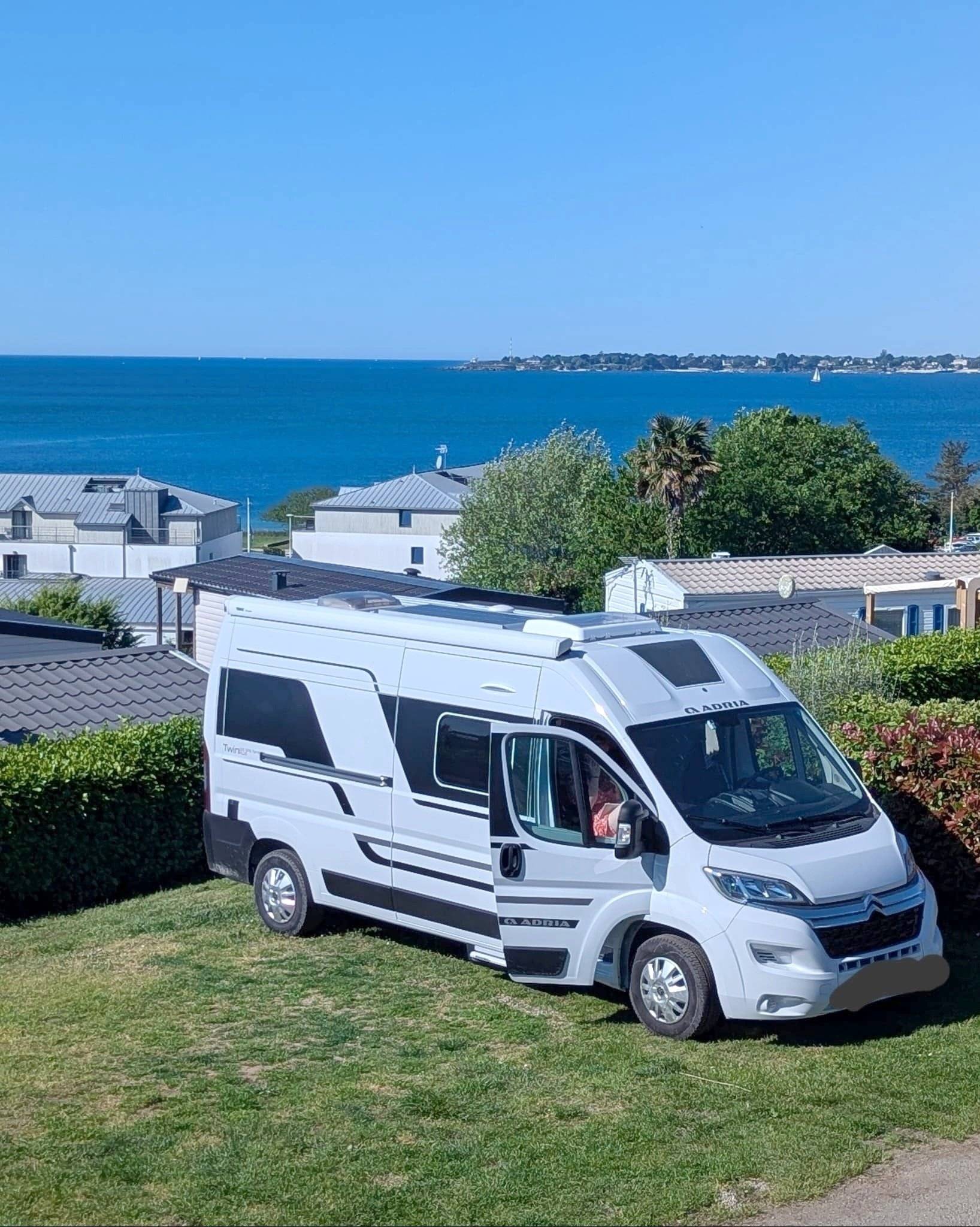 Adria Twin 600 SPB Family