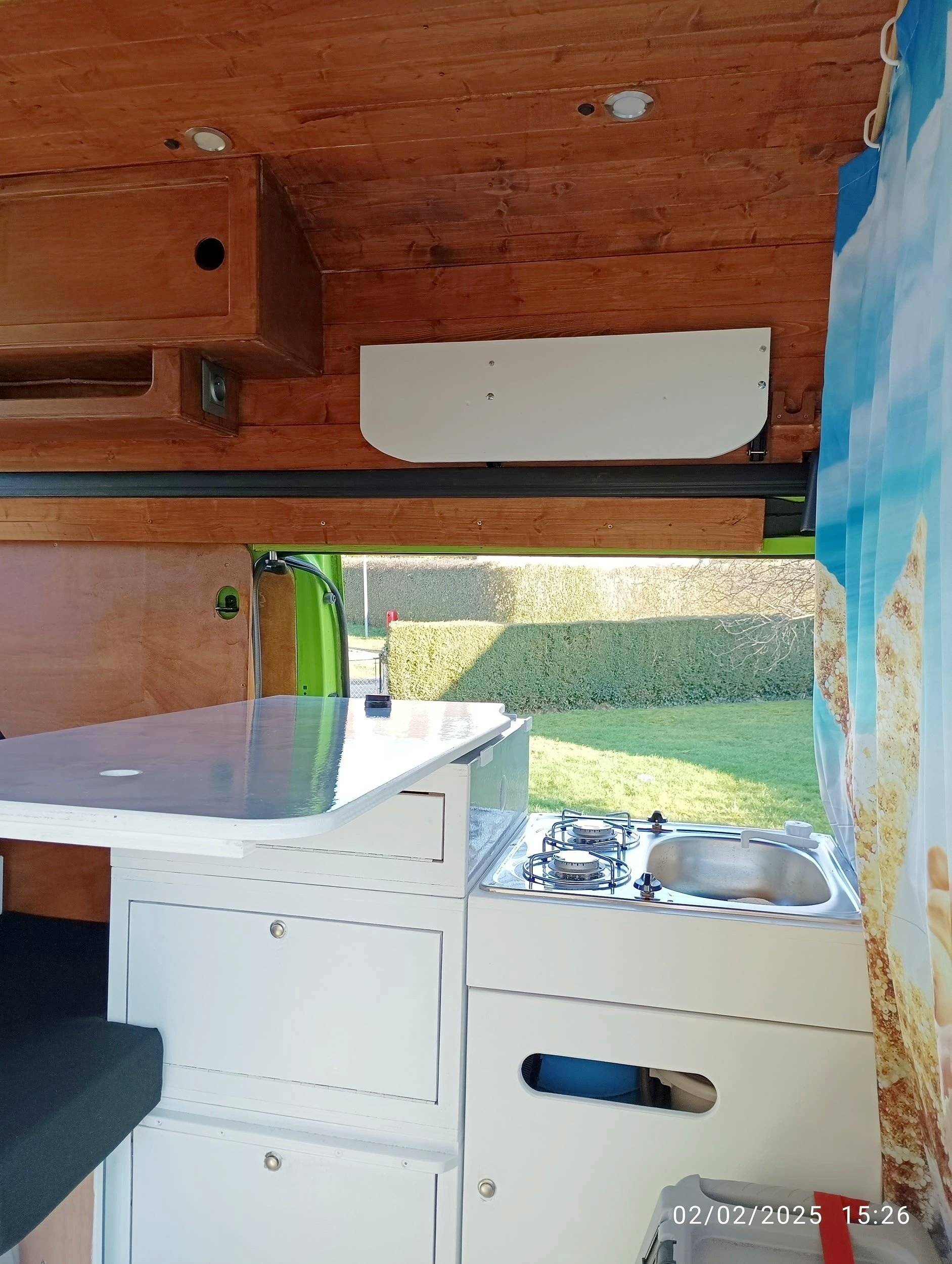 Dining Area Renault Trafic 1,6 l 125 ch - Yescapa