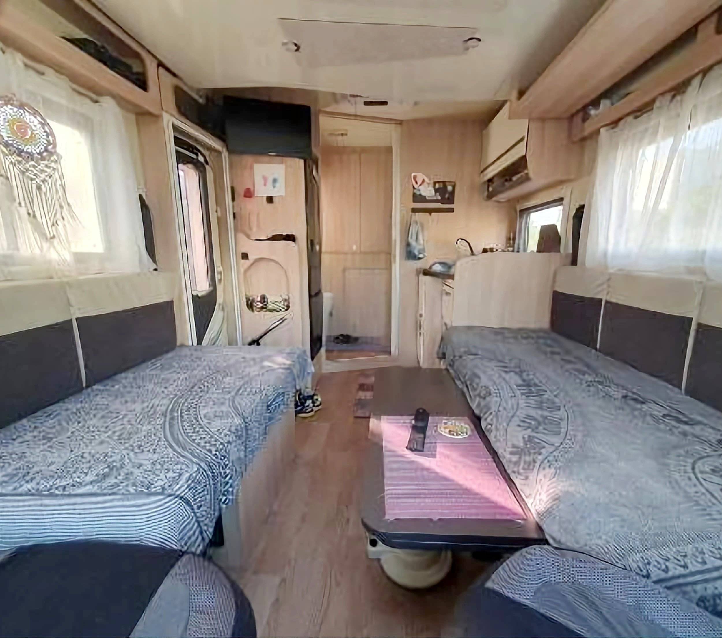 llits Citroën Citroen Jumper 2,2 l Blue HDi 165PS - Yescapa