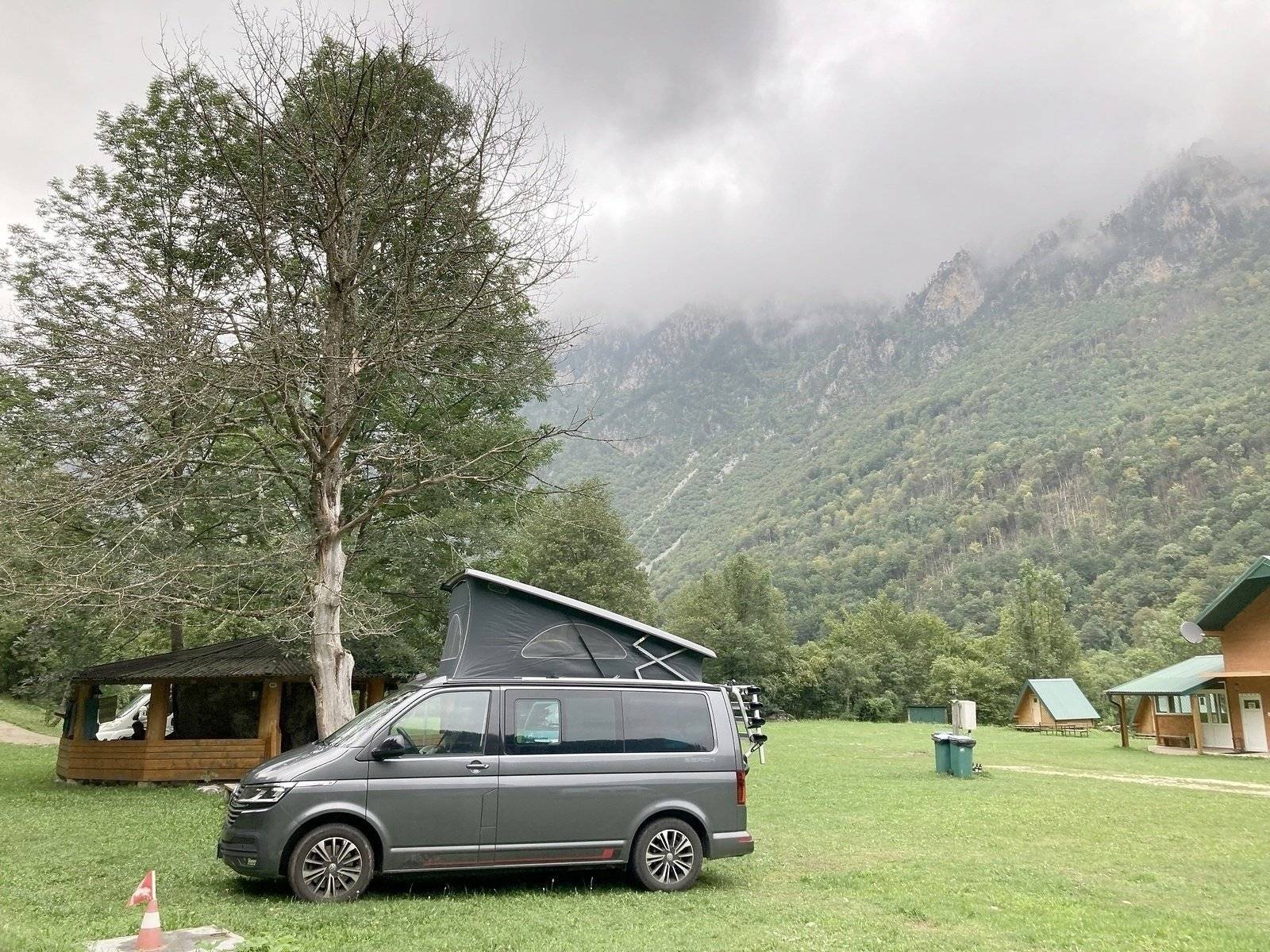 Vista del vehículo ángulo delantero Volkswagen T6.1 California - Yescapa