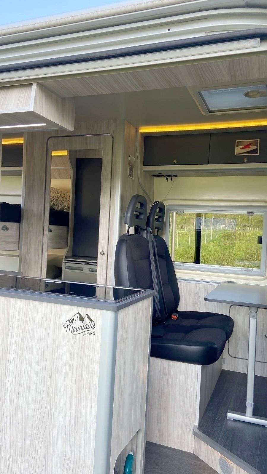 Custo Van 